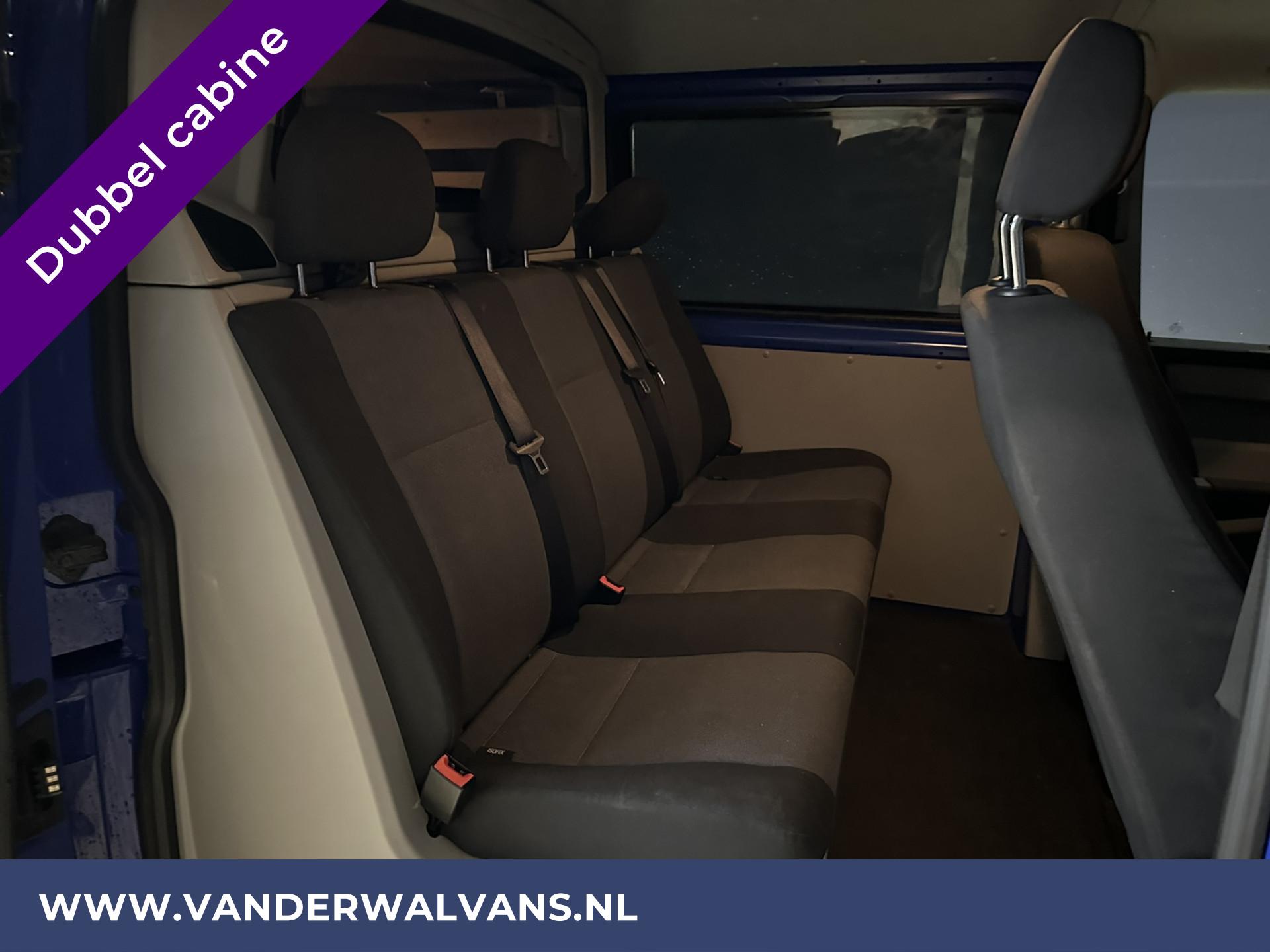 Foto 4 van Volkswagen Transporter 2.0 TDI 150pk L2H1 Dubbele Cabine Euro6 Airco | Navigatie | Camera | 2500kg Trekhaak