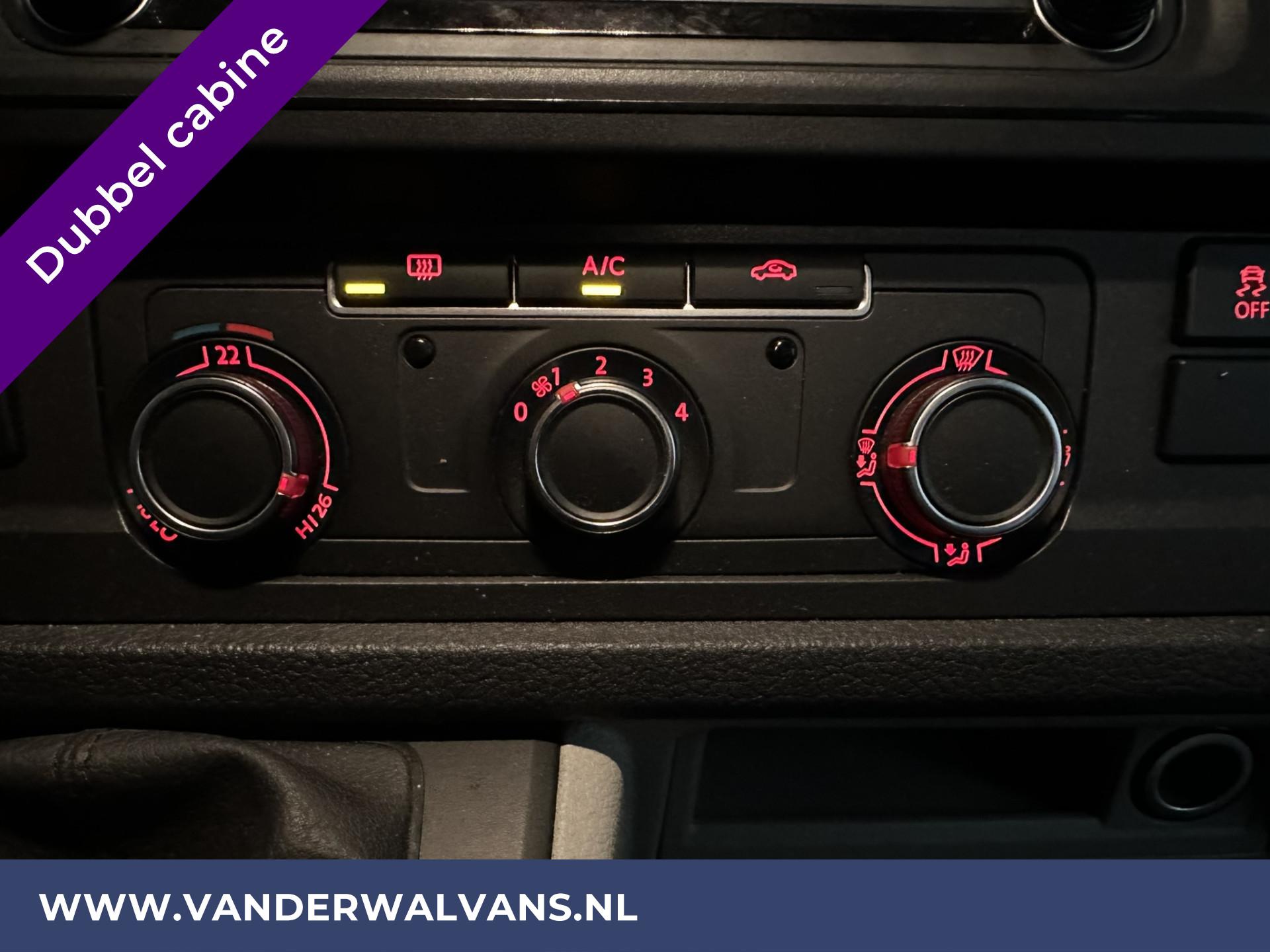 Foto 5 van Volkswagen Transporter 2.0 TDI 150pk L2H1 Dubbele Cabine Euro6 Airco | Navigatie | Camera | 2500kg Trekhaak