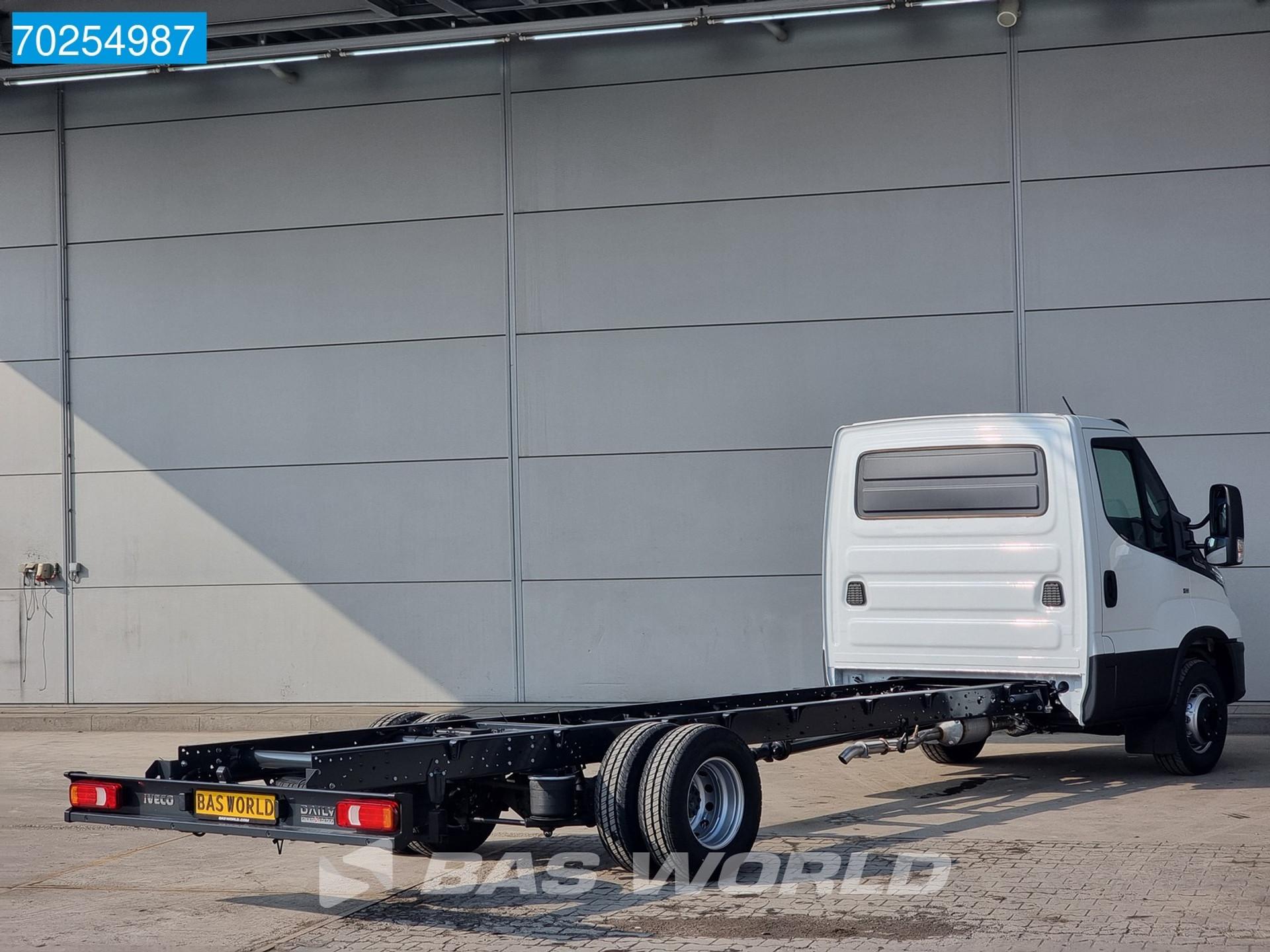 Foto 5 van Iveco 72C18 Automaat 5100mm WB Chassis Cabine Luchtvering ACC Navi LED Camera Fahrgestell Airco