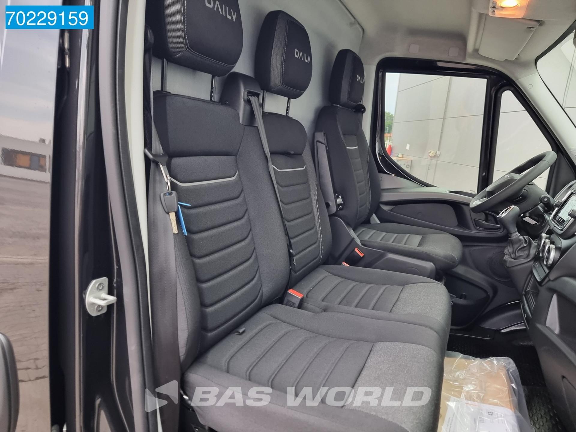 Foto 13 van Iveco 35S18 3.0 Automaat L2H2 ACC Navi LED 3500KG Trekgewicht 12m3 Airco