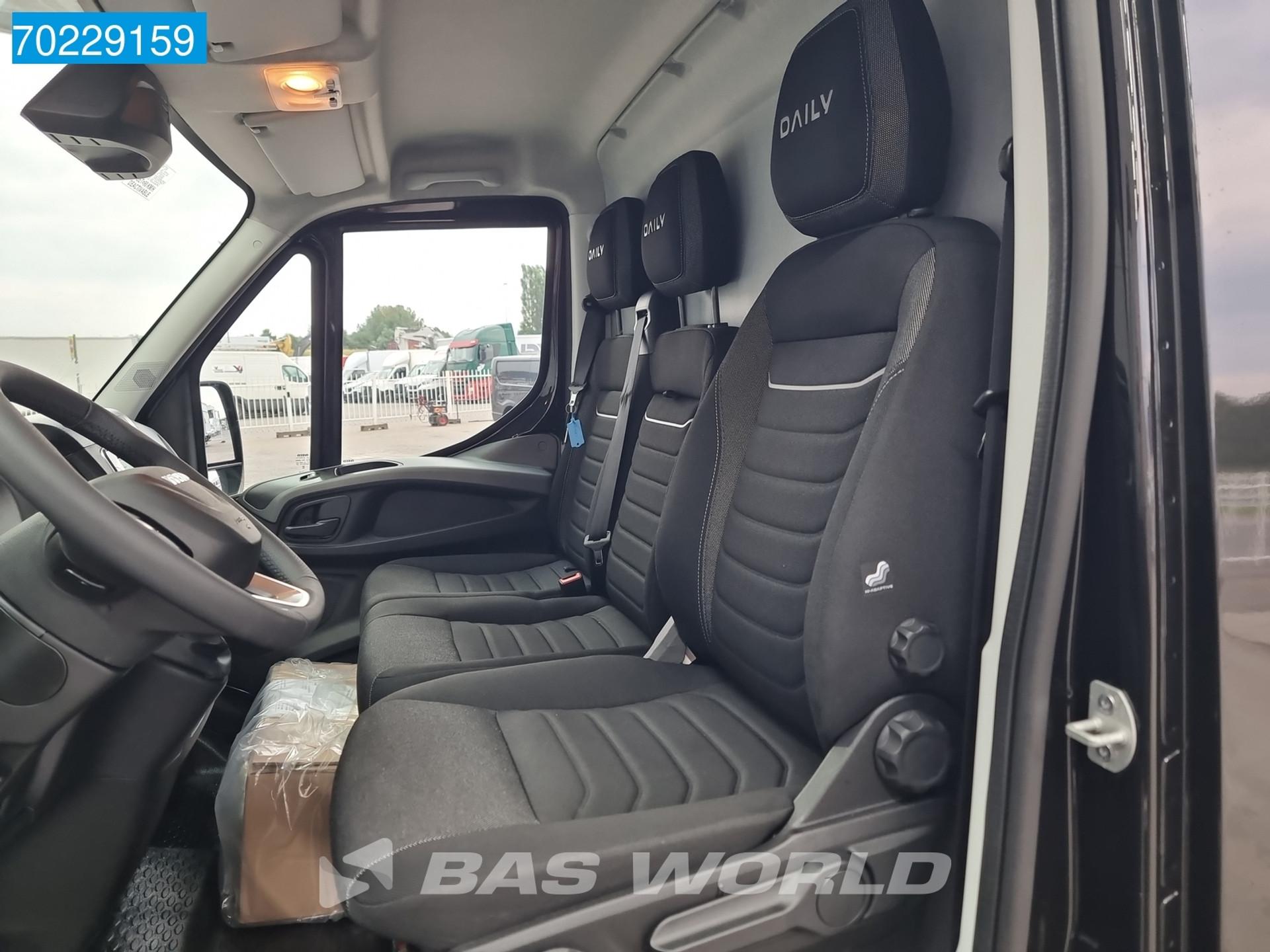 Foto 20 van Iveco 35S18 3.0 Automaat L2H2 ACC Navi LED 3500KG Trekgewicht 12m3 Airco