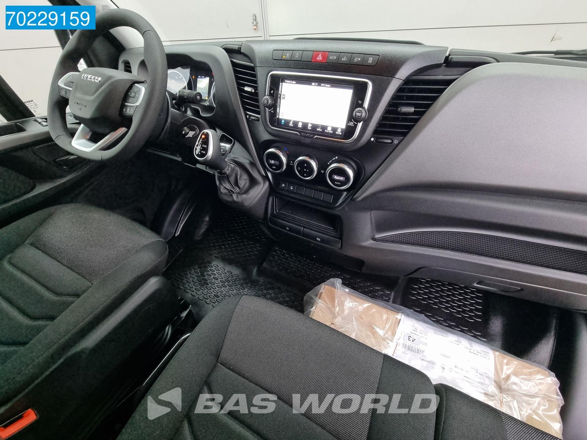 Foto 9 van Iveco 35S18 3.0 Automaat L2H2 ACC Navi LED 3500KG Trekgewicht 12m3 Airco