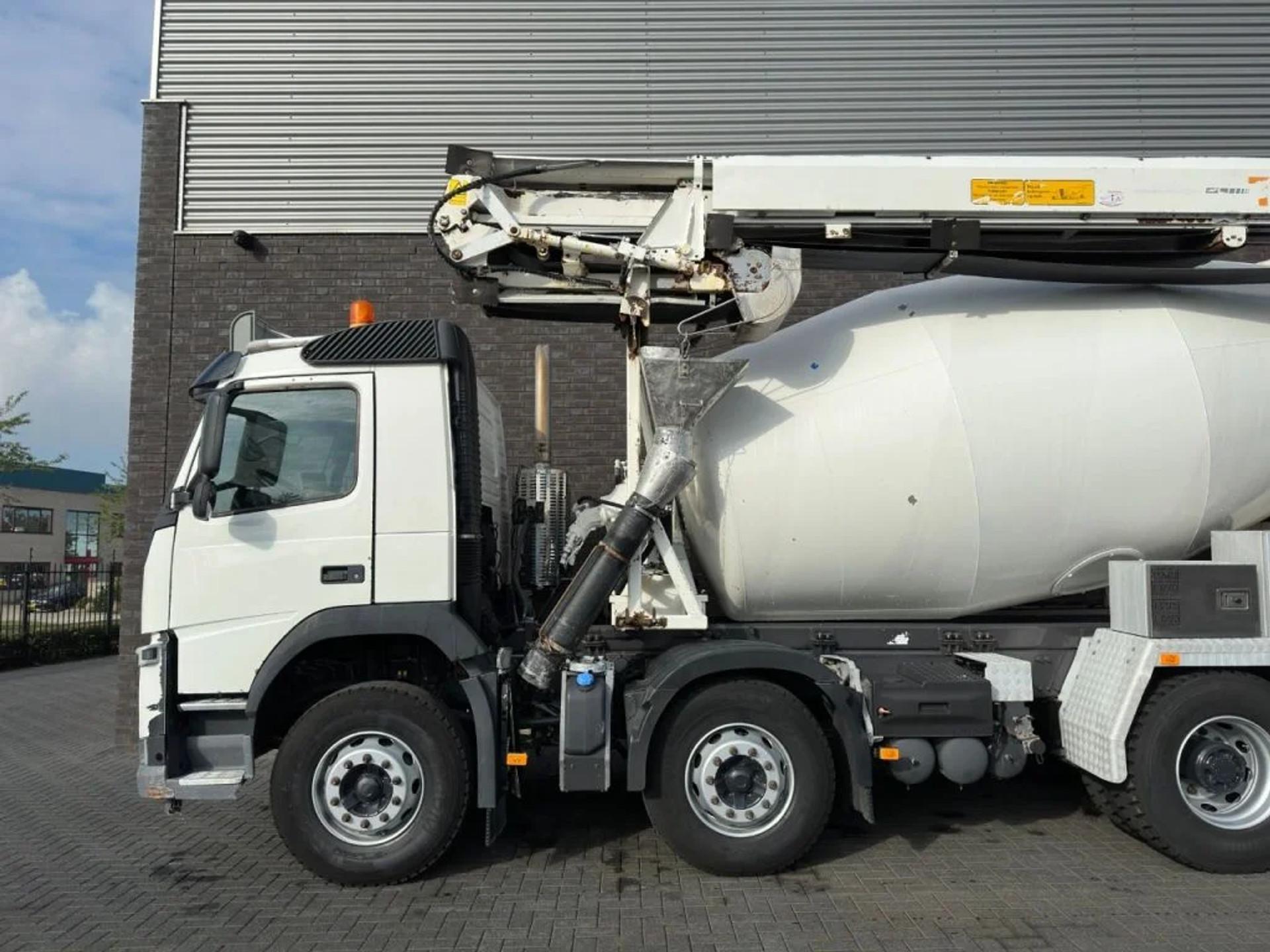 Foto 14 van Volvo FM 410 8X4 + STETTER 9 M3 MIXER/MISCHER + THEAM 15 M TRANSPORTBAND/BELT