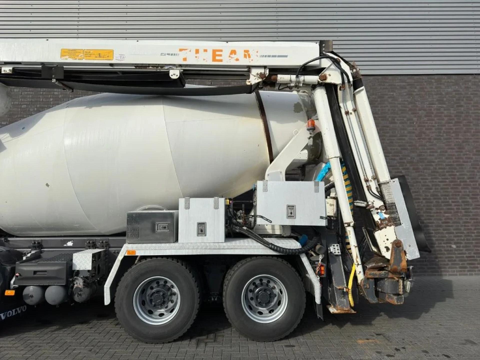 Foto 15 van Volvo FM 410 8X4 + STETTER 9 M3 MIXER/MISCHER + THEAM 15 M TRANSPORTBAND/BELT
