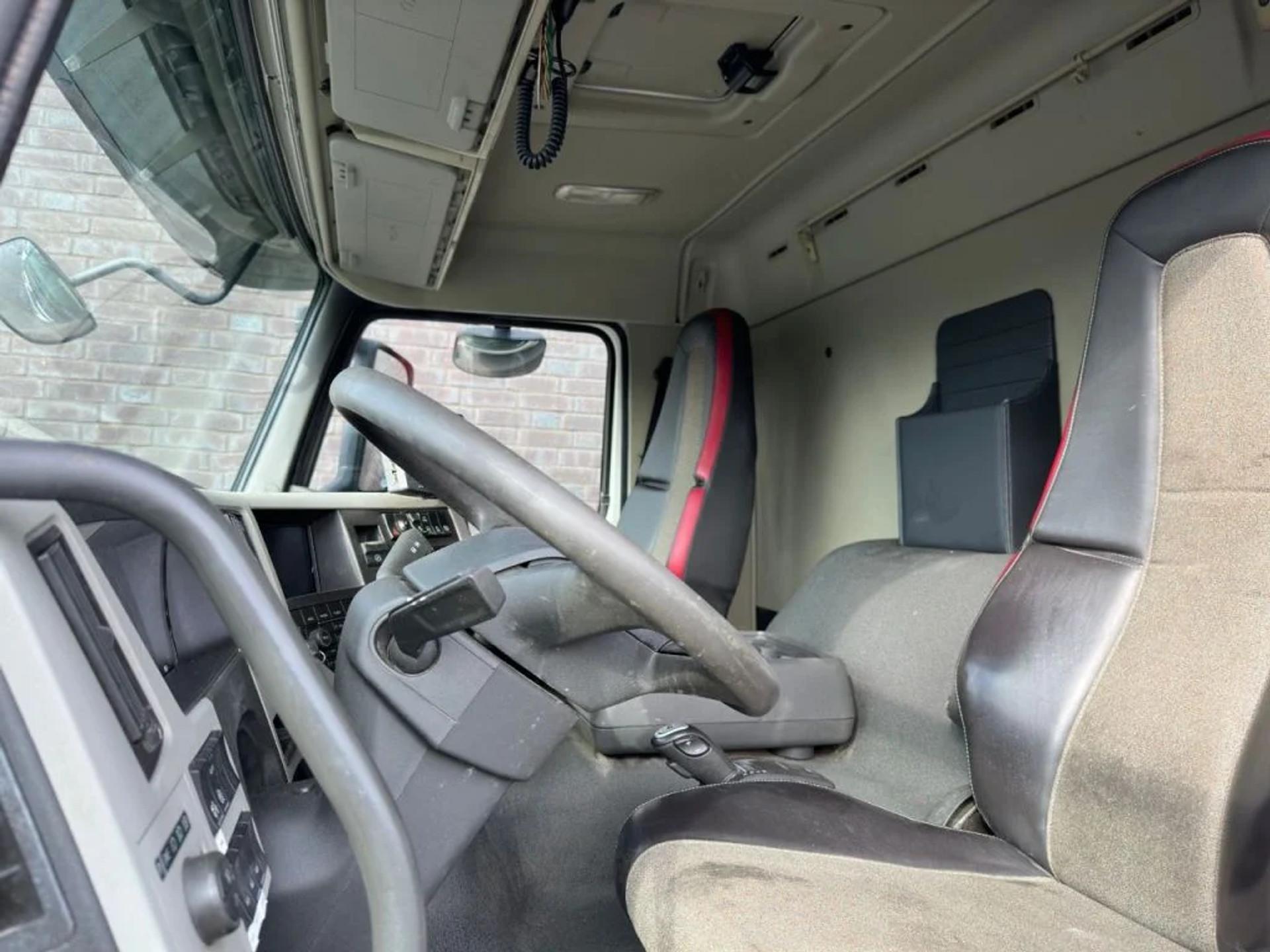 Foto 23 van Volvo FM 410 8X4 + STETTER 9 M3 MIXER/MISCHER + THEAM 15 M TRANSPORTBAND/BELT