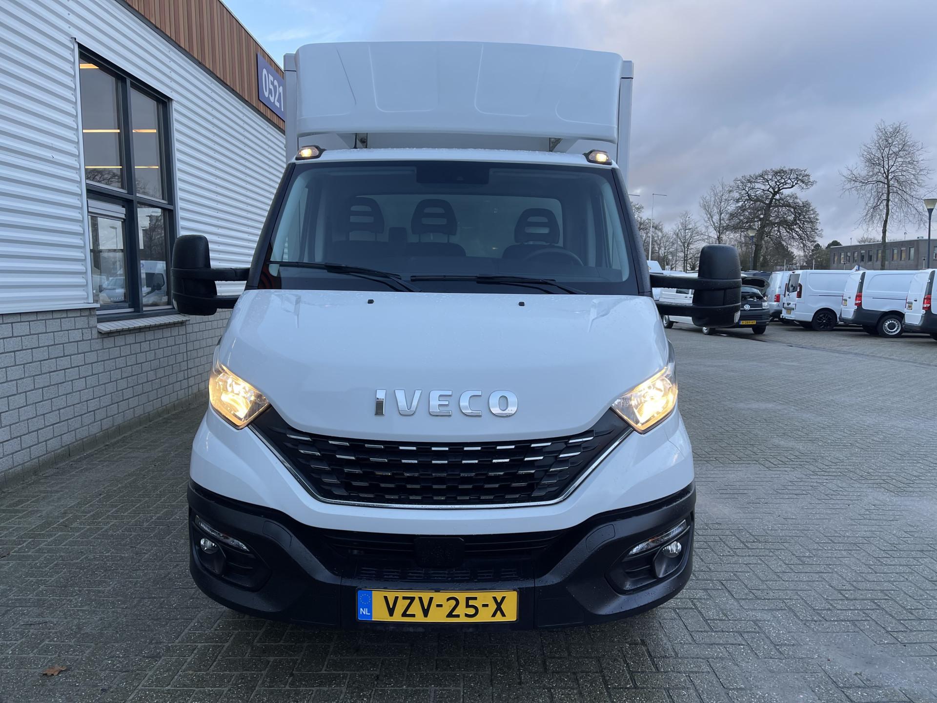 Foto 3 van Iveco Daily 35S14H 2.3 automaat / bakwagen met laadklep / vaste prijs rijklaar € 30.950 ex btw