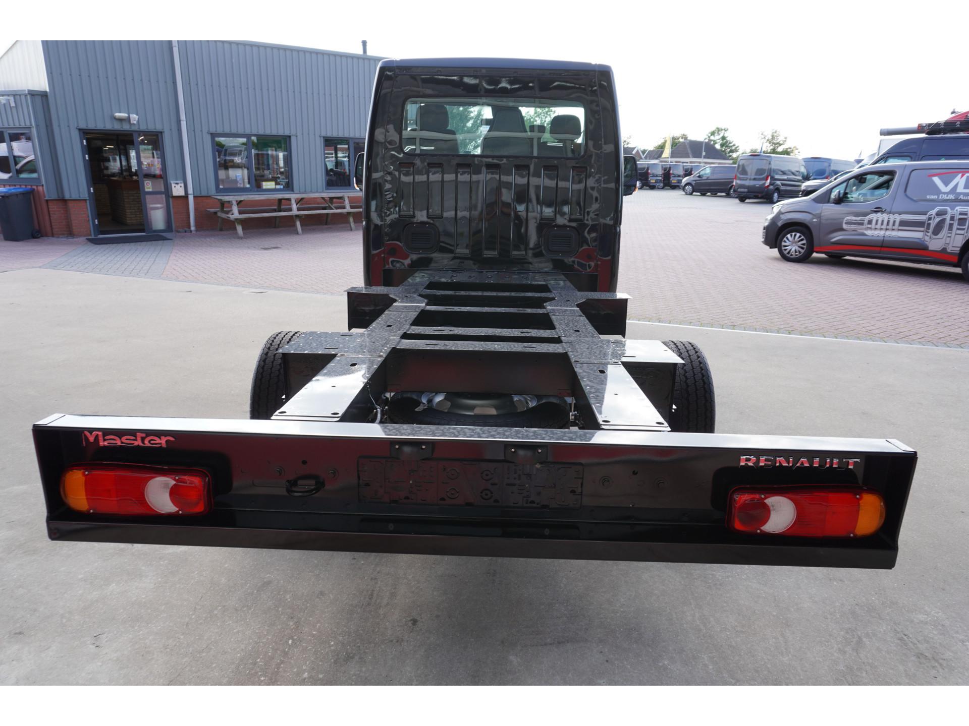 Foto 4 van Renault T35 2.3 dCi 165PK L3 Chassis Cabine Dubbellucht