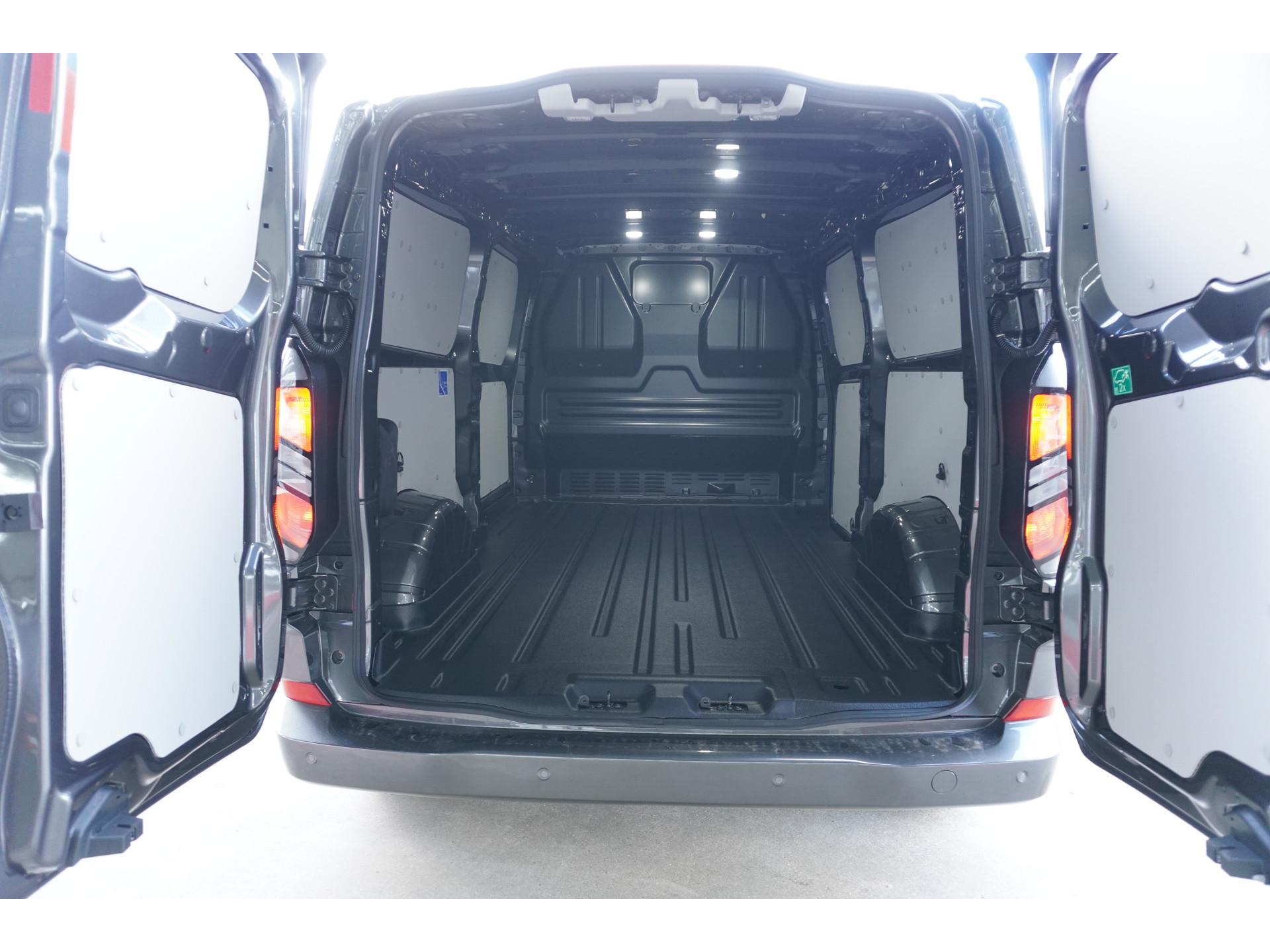 Foto 13 van Ford 320L 2.0 TDCI 170PK L2H1 Limited Automaat