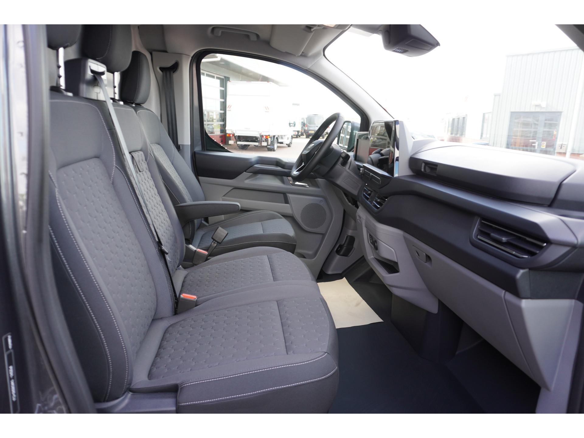 Foto 14 van Ford 320L 2.0 TDCI 170PK L2H1 Limited Automaat