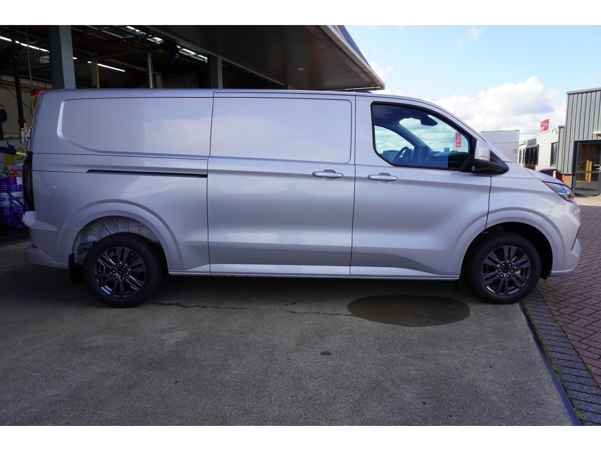 Foto 3 van Ford 320L 2.0 TDCI 170PK L2H1 Limited Automaat