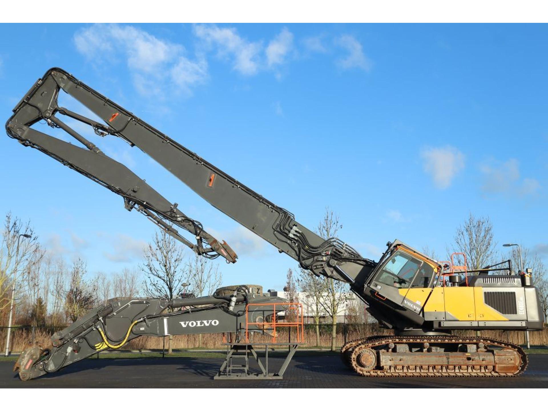 Foto 1 van Volvo EC 480 EHR | 28 METER | 2X BOOM | OILQUICK | DEMOLITION | ABBRUCH
