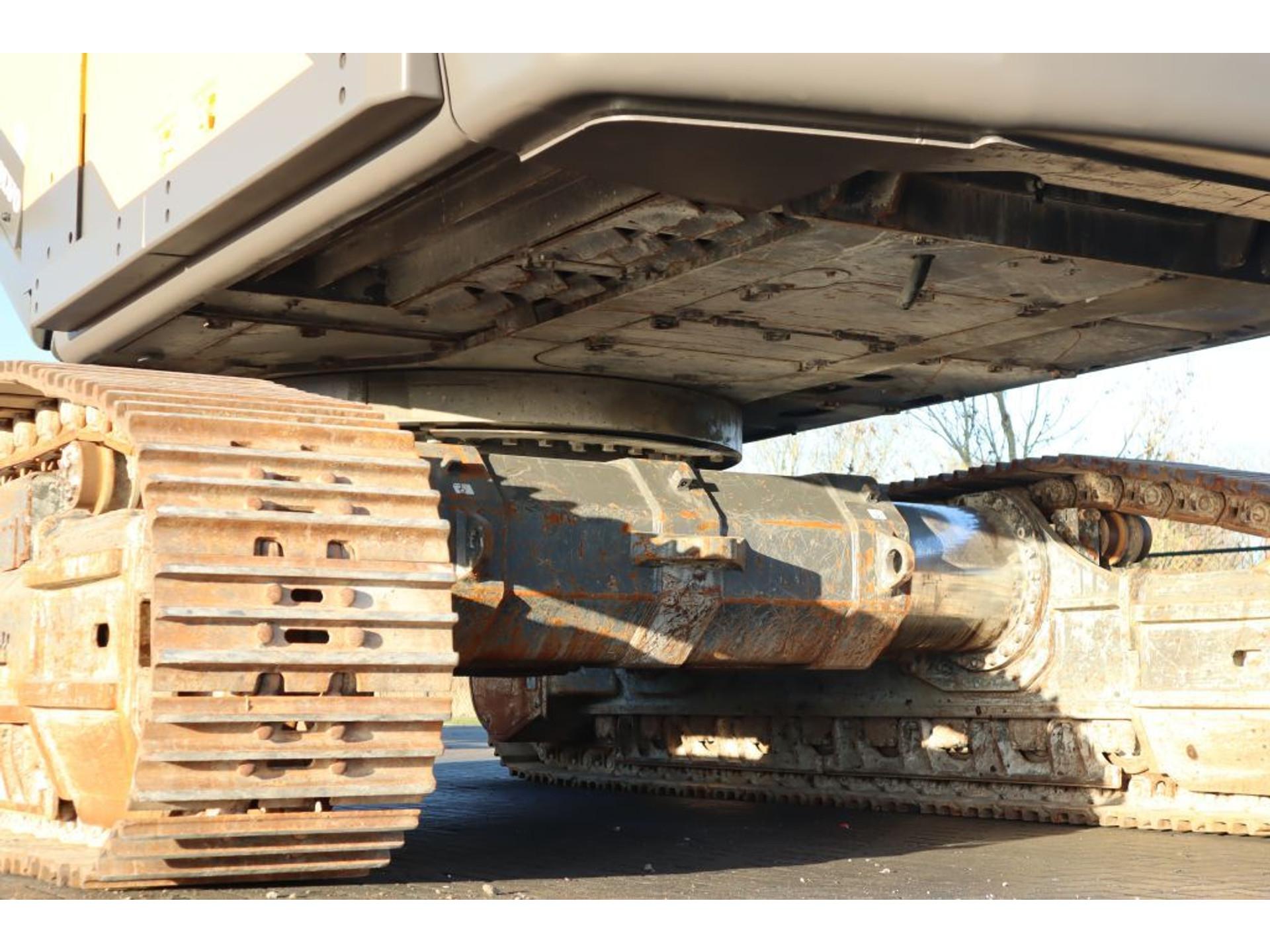 Foto 14 van Volvo EC 480 EHR | 28 METER | 2X BOOM | OILQUICK | DEMOLITION | ABBRUCH