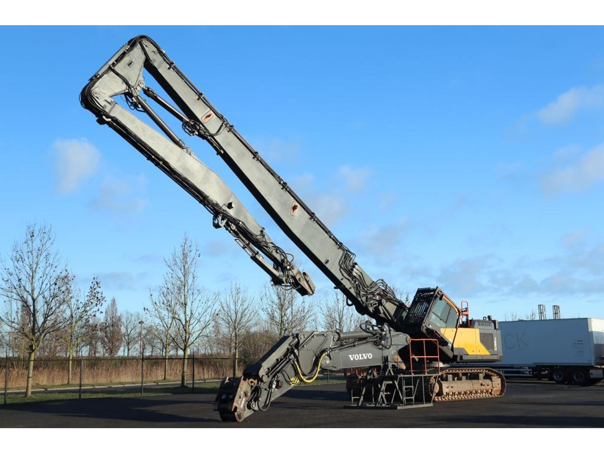 Foto 2 van Volvo EC 480 EHR | 28 METER | 2X BOOM | OILQUICK | DEMOLITION | ABBRUCH