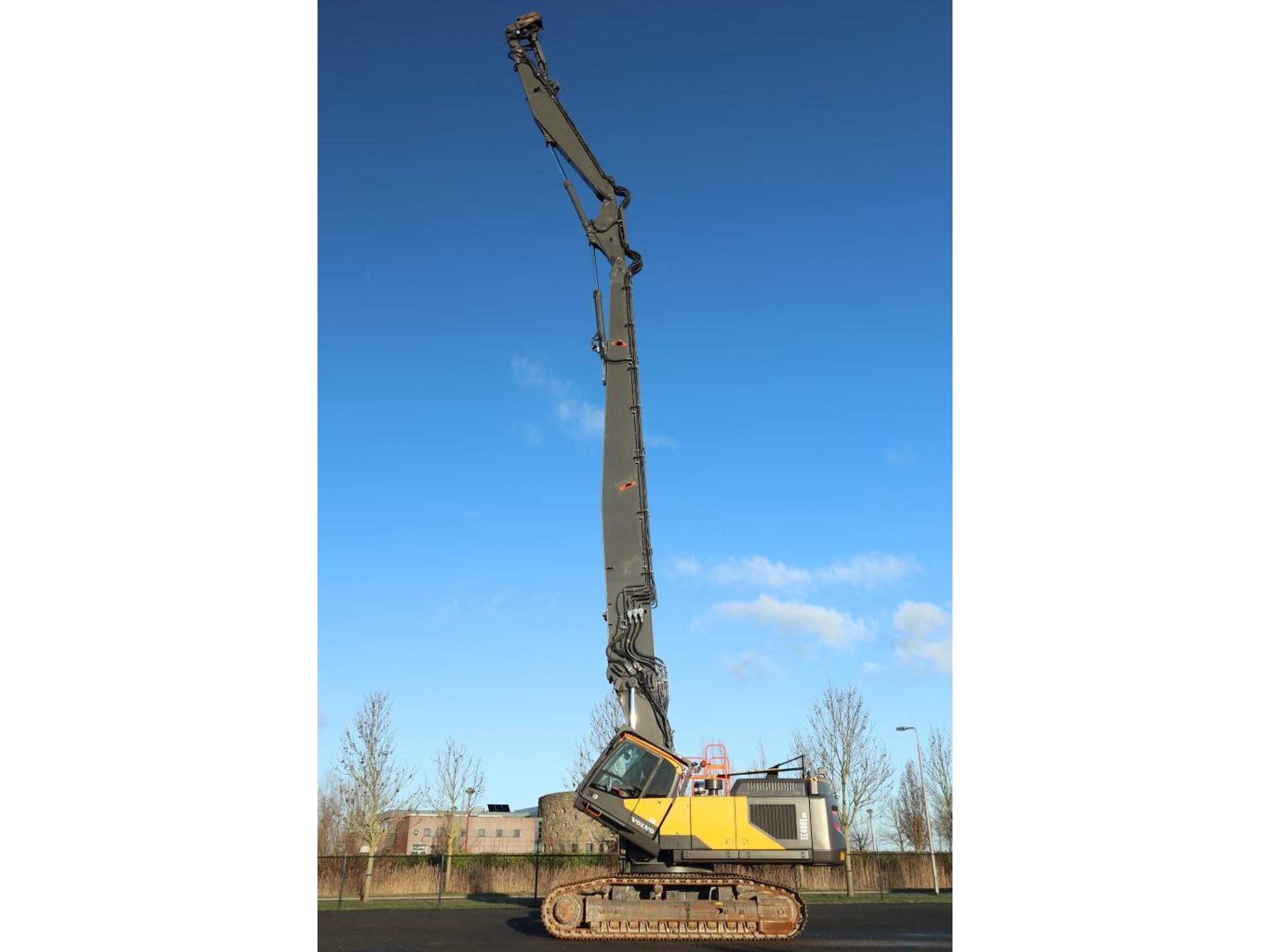 Foto 8 van Volvo EC 480 EHR | 28 METER | 2X BOOM | OILQUICK | DEMOLITION | ABBRUCH
