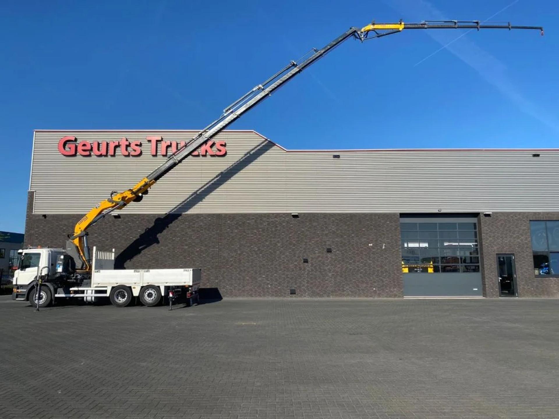 Foto 1 van Scania P250 6X2 + COPMA 510.7 + JIB J4 KRAAN/KRAN/CRANE/MONTAGEKRAN/DACHDECKERKRAN/DAKWERKEN/ROOF CRANE