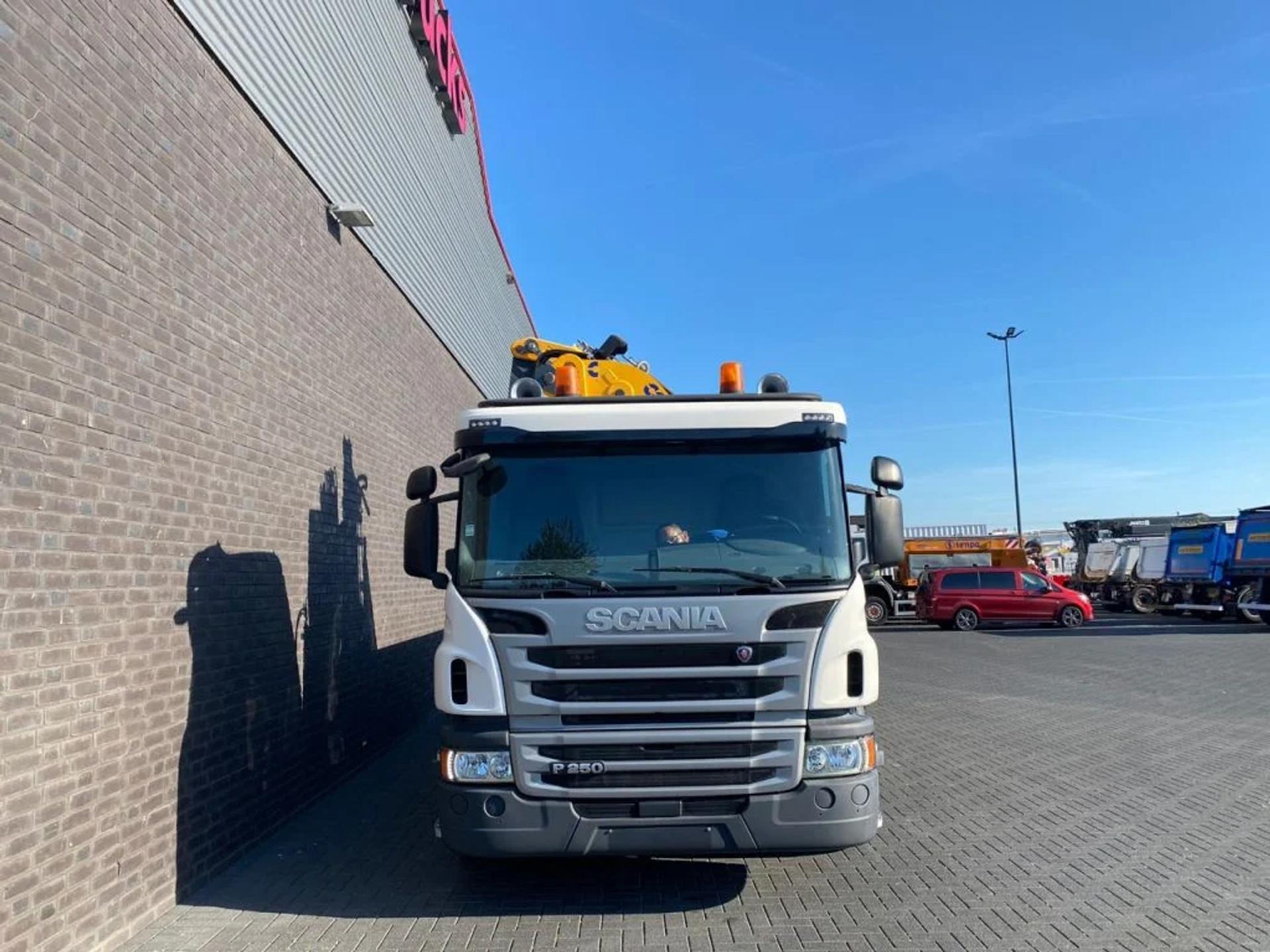 Foto 13 van Scania P250 6X2 + COPMA 510.7 + JIB J4 KRAAN/KRAN/CRANE/MONTAGEKRAN/DACHDECKERKRAN/DAKWERKEN/ROOF CRANE