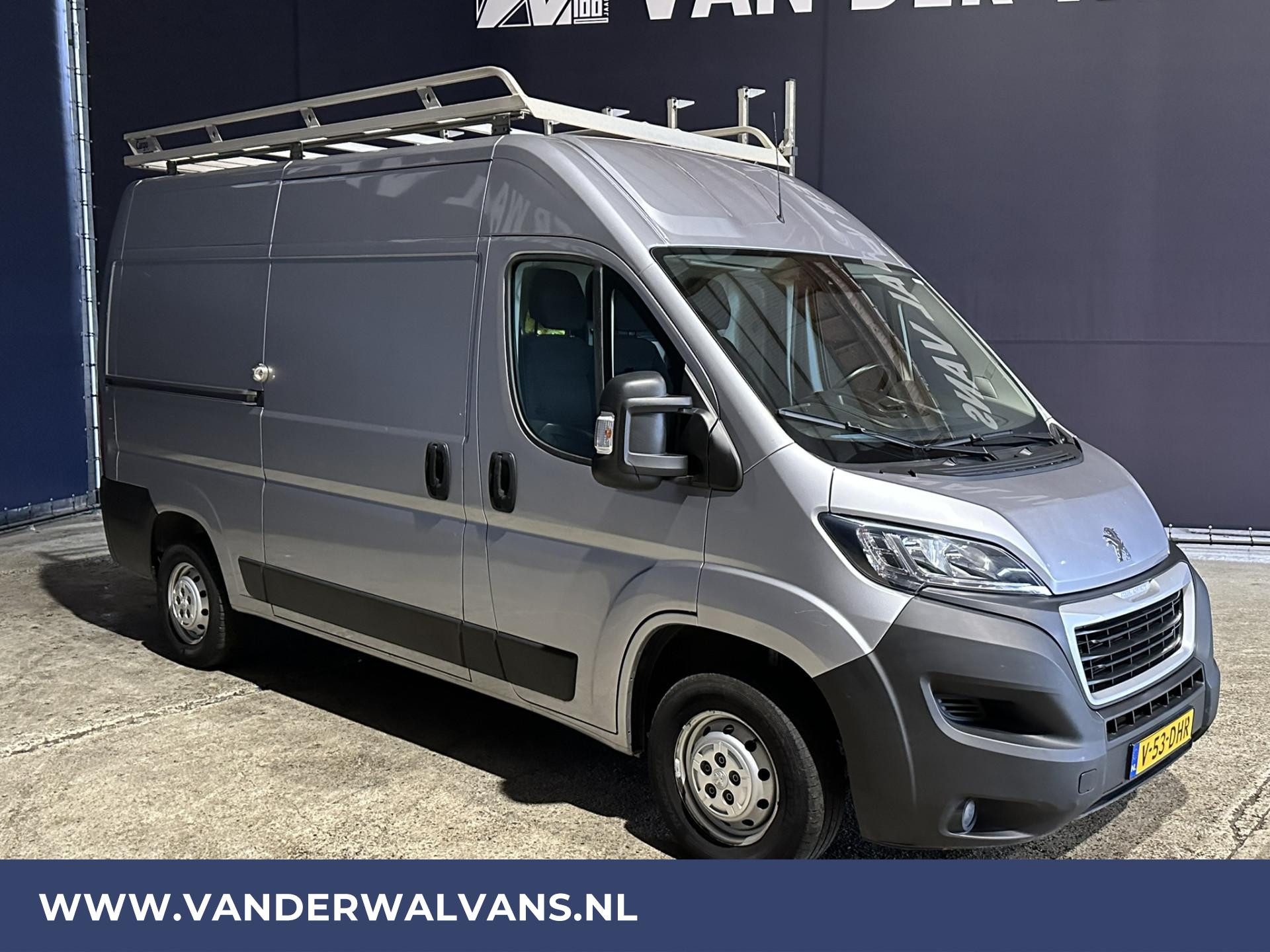 Foto 14 van Peugeot Boxer 2.2BlueHDi 165pk L2H2 Glasresteel Euro6 Airco | Imperiaal | Camera | Navigatie