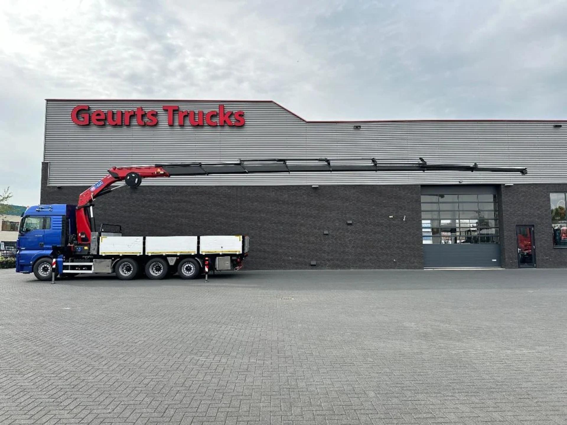 Foto 1 van MAN TGX 33.560 8X4 TRIDEM + HMF 4020-K8 KRAAN/KRAN/CRANE/GRUA