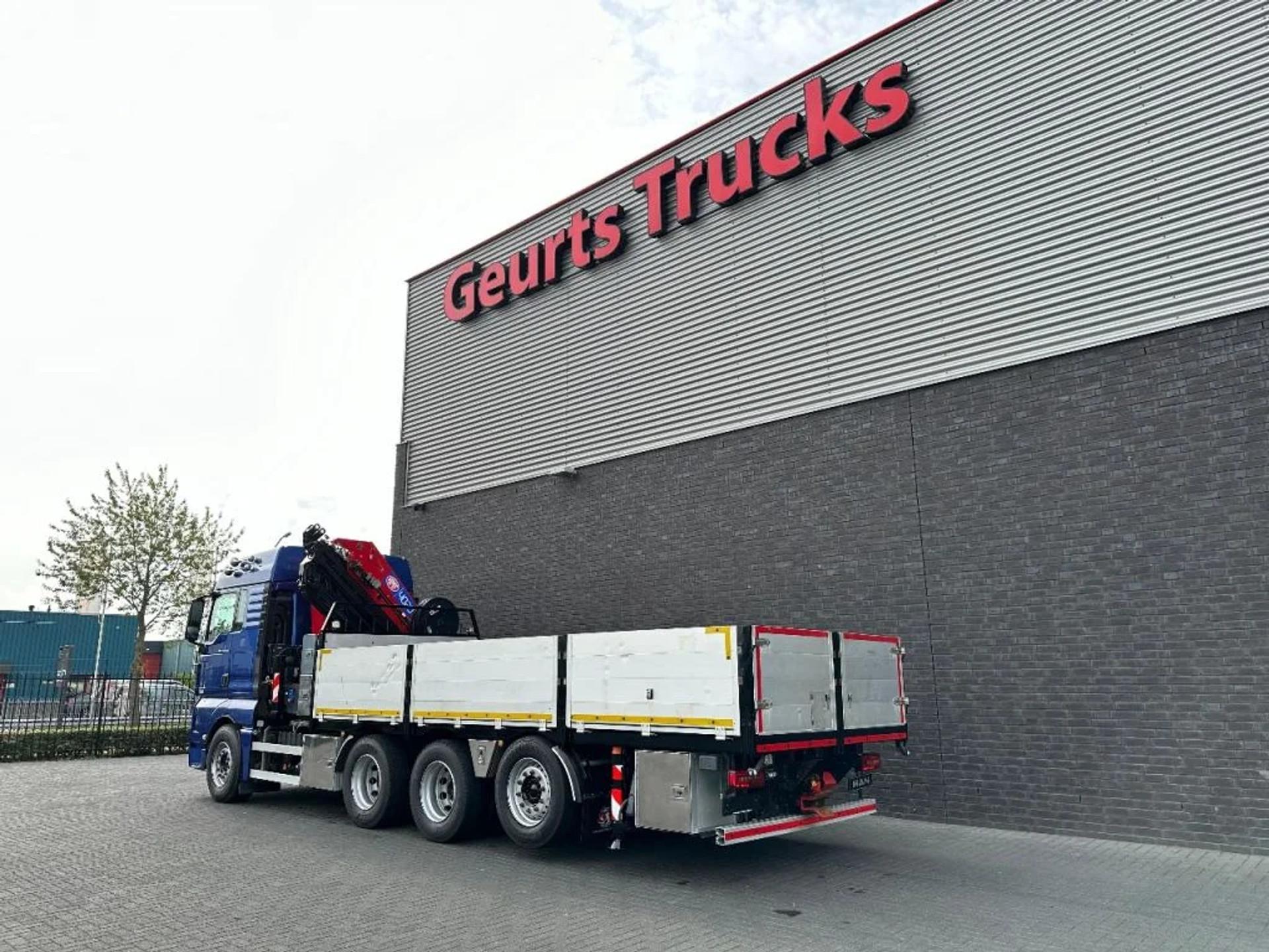 Foto 10 van MAN TGX 33.560 8X4 TRIDEM + HMF 4020-K8 KRAAN/KRAN/CRANE/GRUA