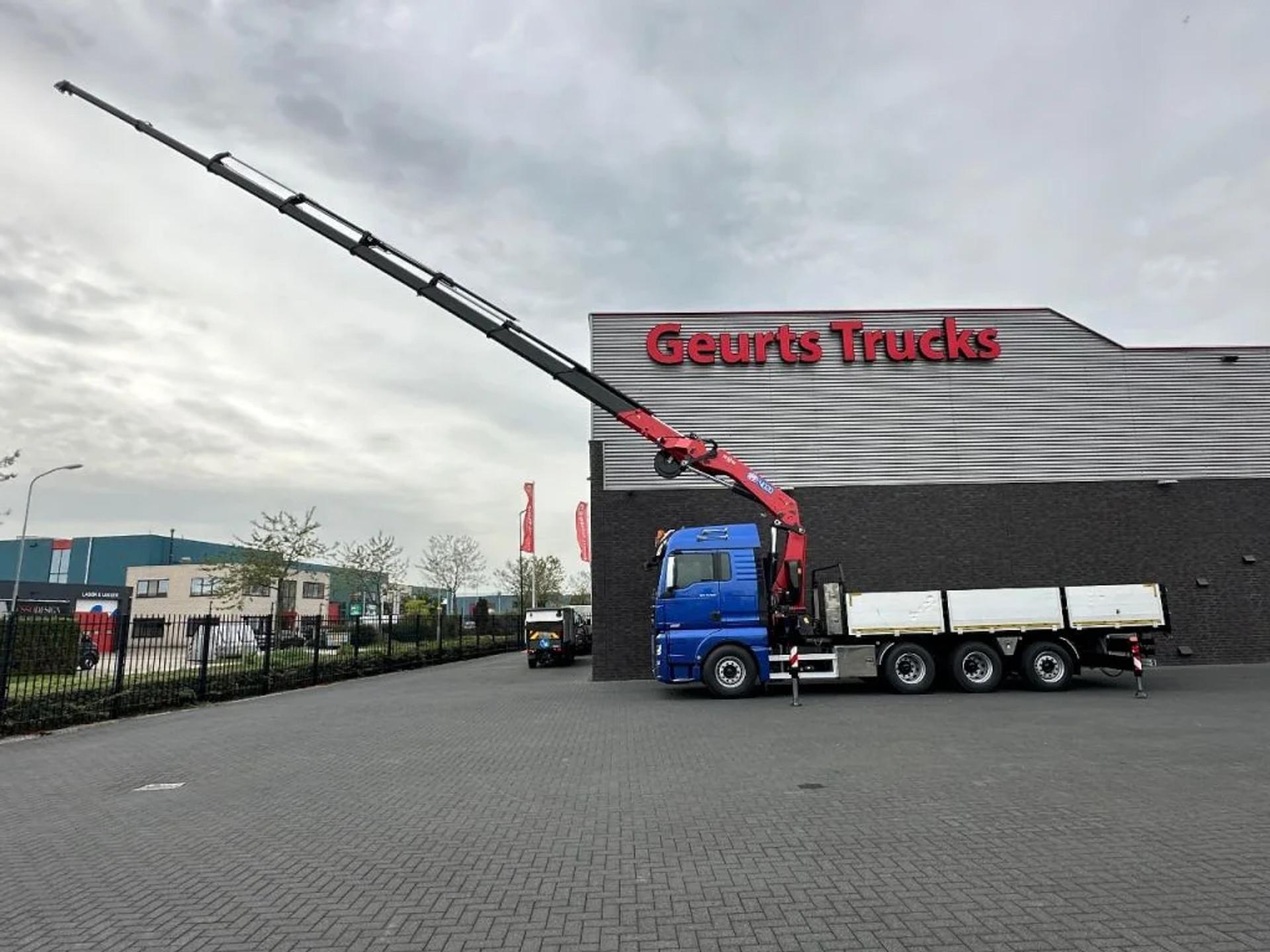 Foto 6 van MAN TGX 33.560 8X4 TRIDEM + HMF 4020-K8 KRAAN/KRAN/CRANE/GRUA