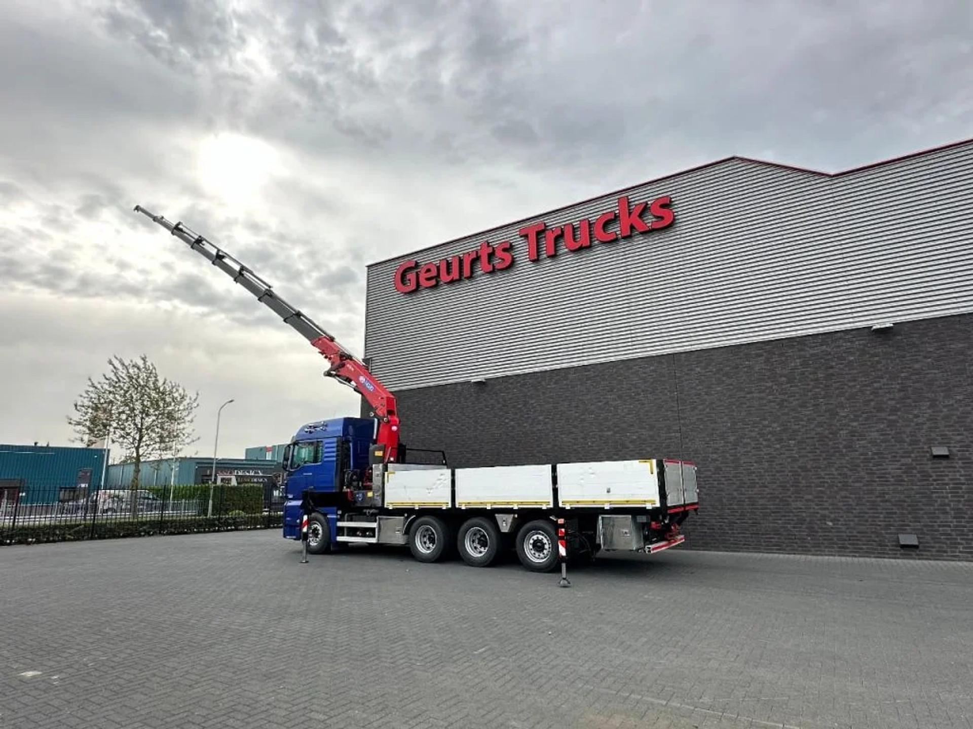 Foto 7 van MAN TGX 33.560 8X4 TRIDEM + HMF 4020-K8 KRAAN/KRAN/CRANE/GRUA