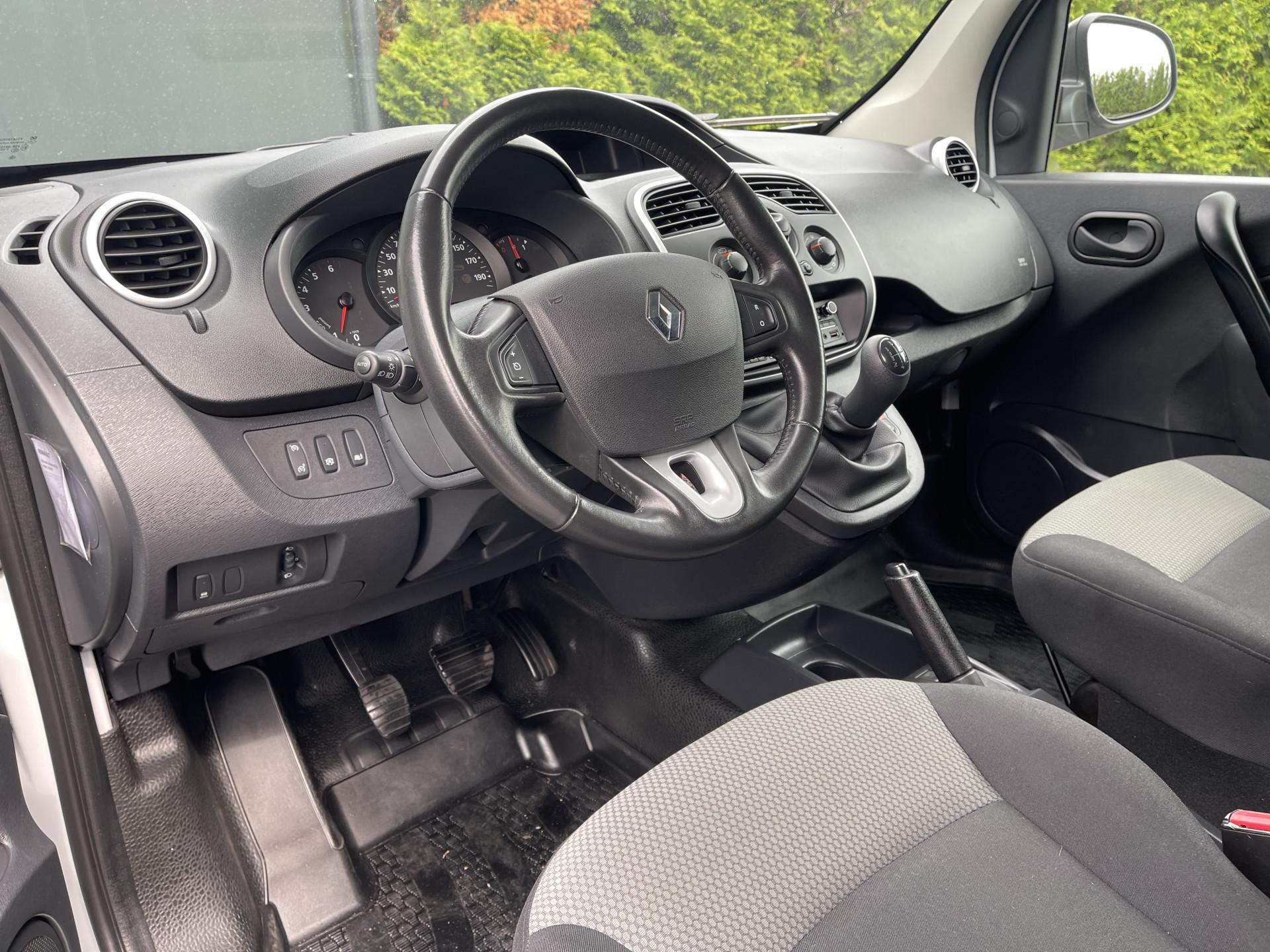 Foto 6 van Renault 1.5 dCi / L1H1 / 1e EIG. / AIRCO / CRUISE / TREKHAAK / IMPERIAAL