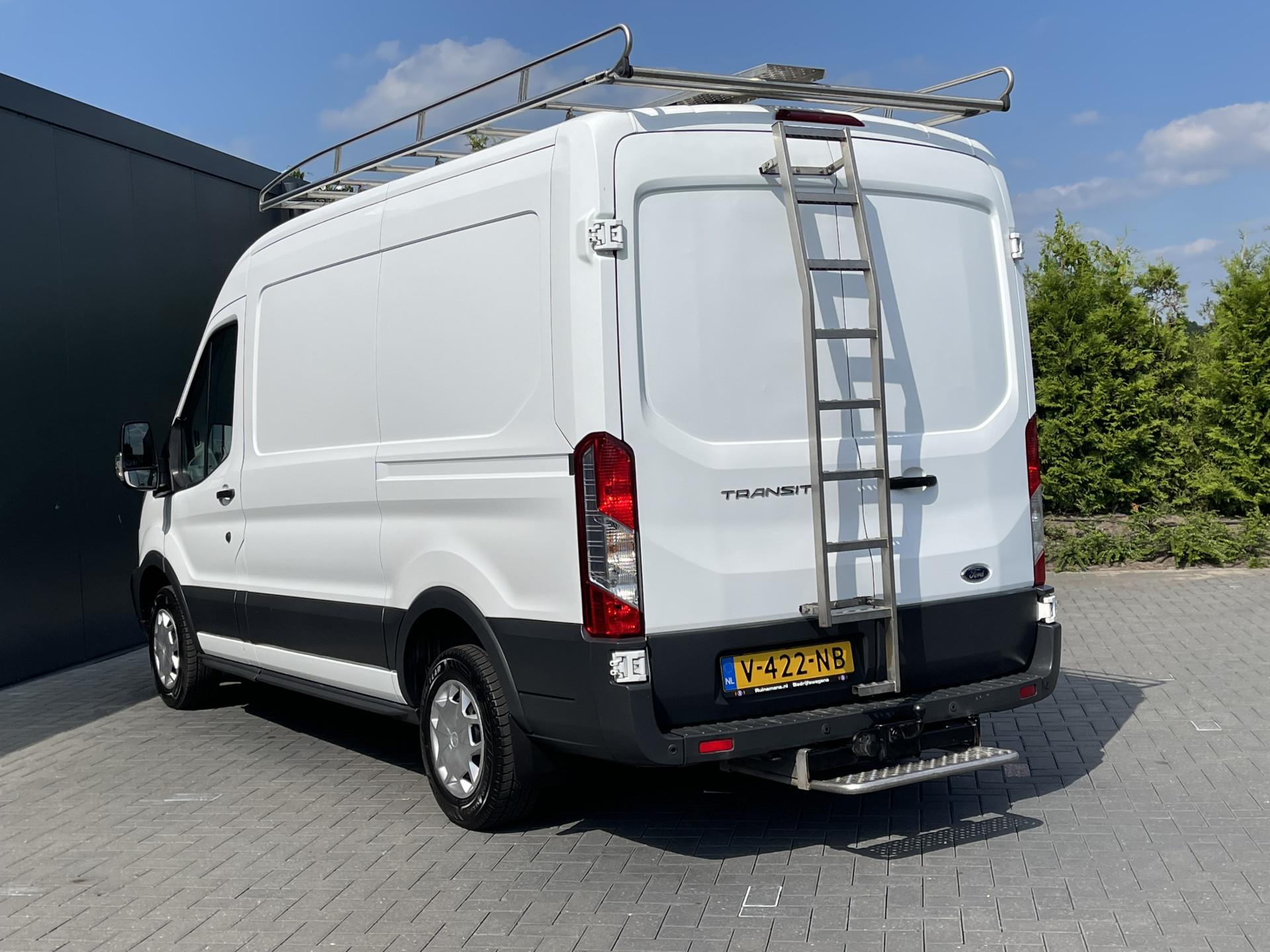 Foto 4 van Ford 2.0 TDCI EURO 6 / L2H2 / 1e EIG. / AIRCO / CRUISE / TREKHAAK / IMPERIAAL / 3-ZITS