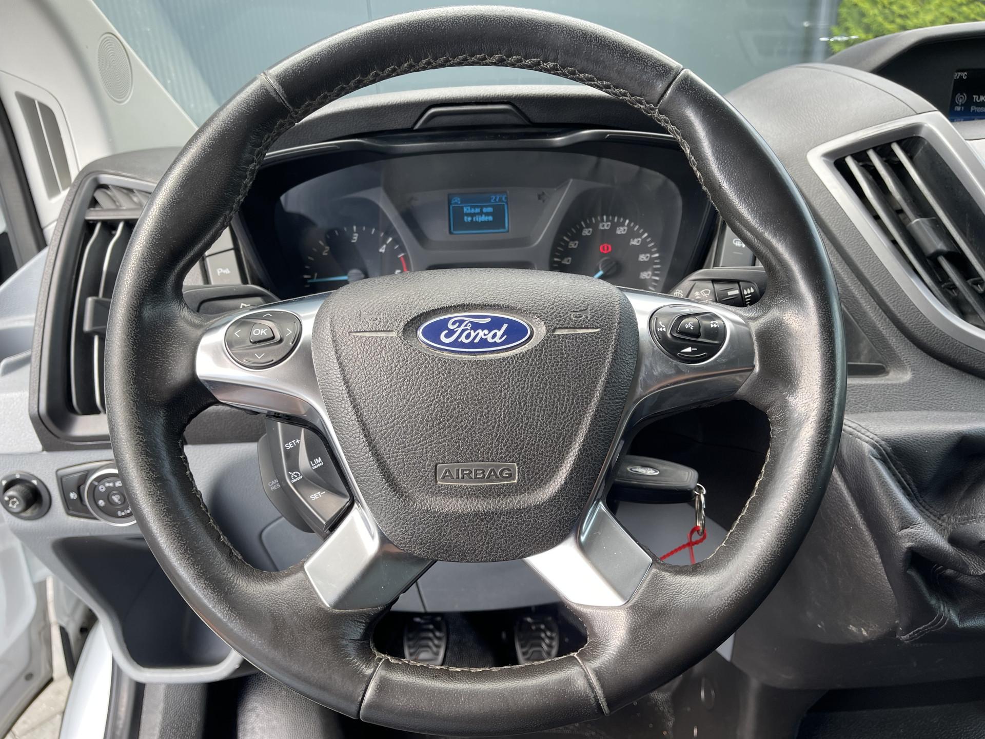 Foto 8 van Ford 2.0 TDCI EURO 6 / L2H2 / 1e EIG. / AIRCO / CRUISE / TREKHAAK / IMPERIAAL / 3-ZITS