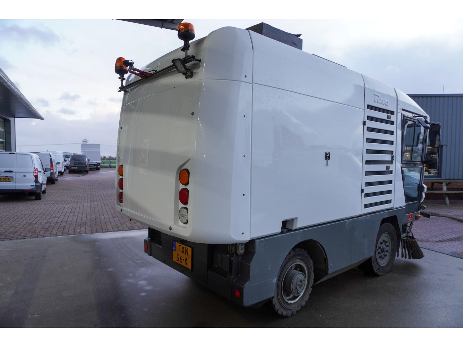 Foto 4 van Ravo 530 Veegmachine Euro 5 RHD 8.738 veeguren