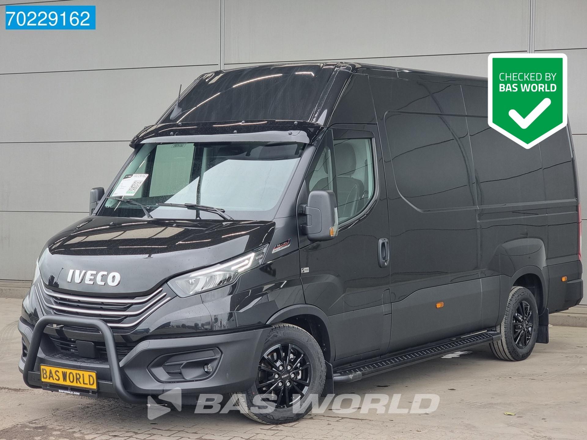 Foto 1 van Iveco 35S18 Automaat Black Edition Bullbar Sidesteps ACC LED Navi Camera 12m3 Airco