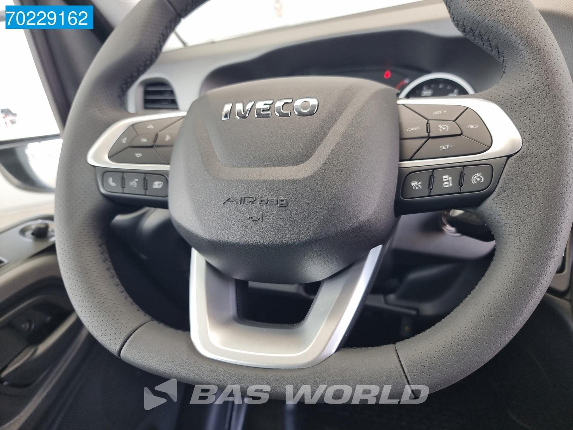 Foto 18 van Iveco 35S18 Automaat Black Edition Bullbar Sidesteps ACC LED Navi Camera 12m3 Airco