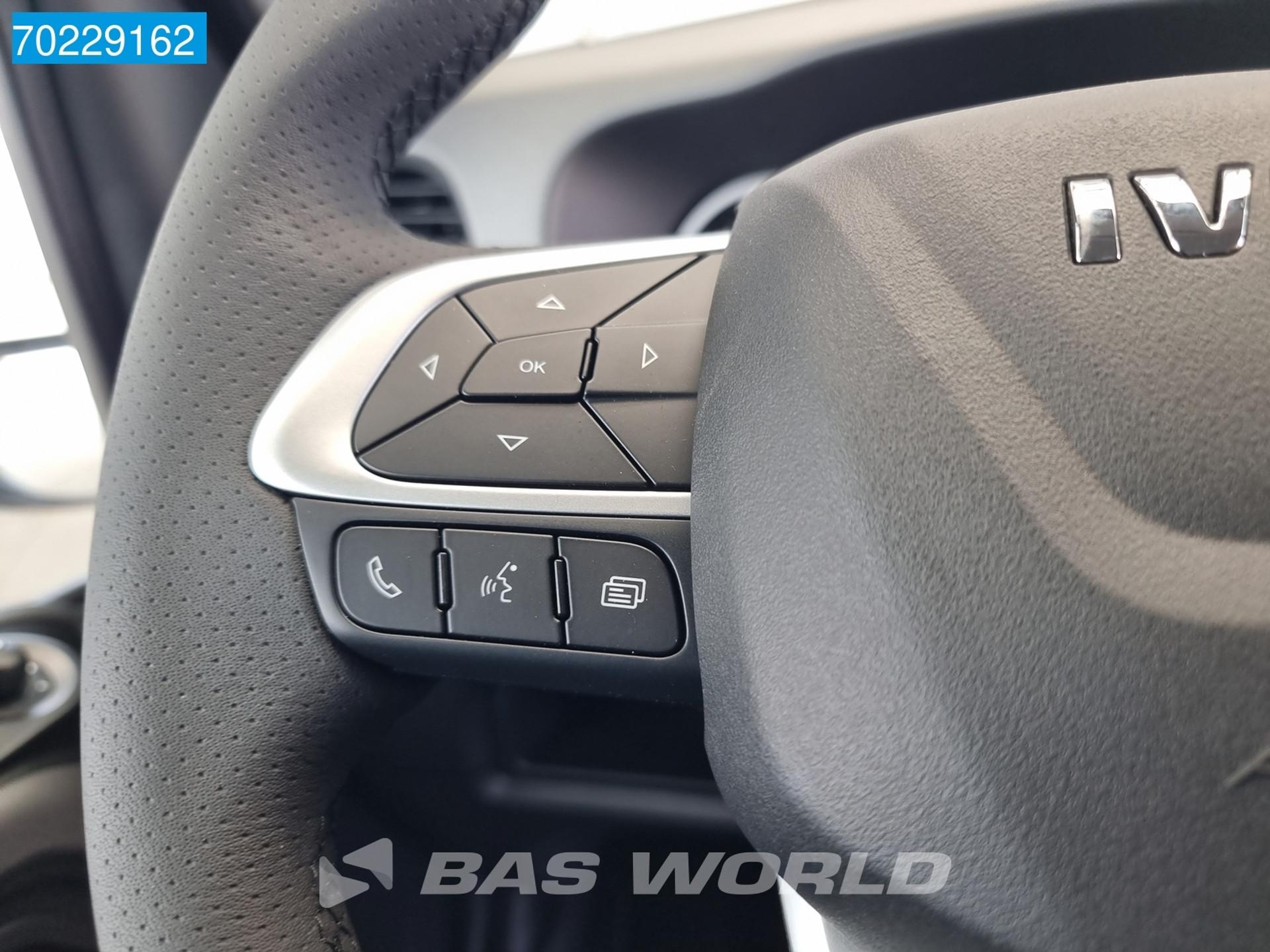 Foto 19 van Iveco 35S18 Automaat Black Edition Bullbar Sidesteps ACC LED Navi Camera 12m3 Airco