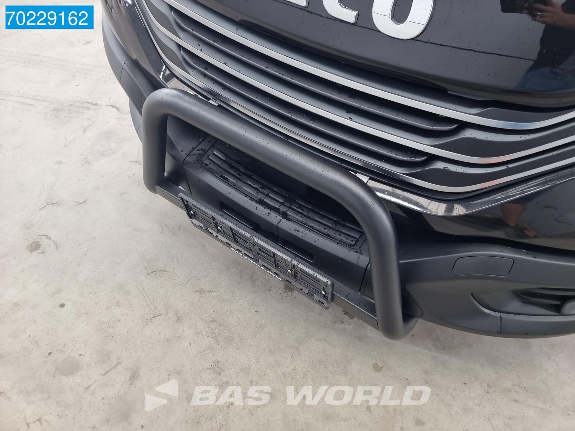 Foto 8 van Iveco 35S18 Automaat Black Edition Bullbar Sidesteps ACC LED Navi Camera 12m3 Airco