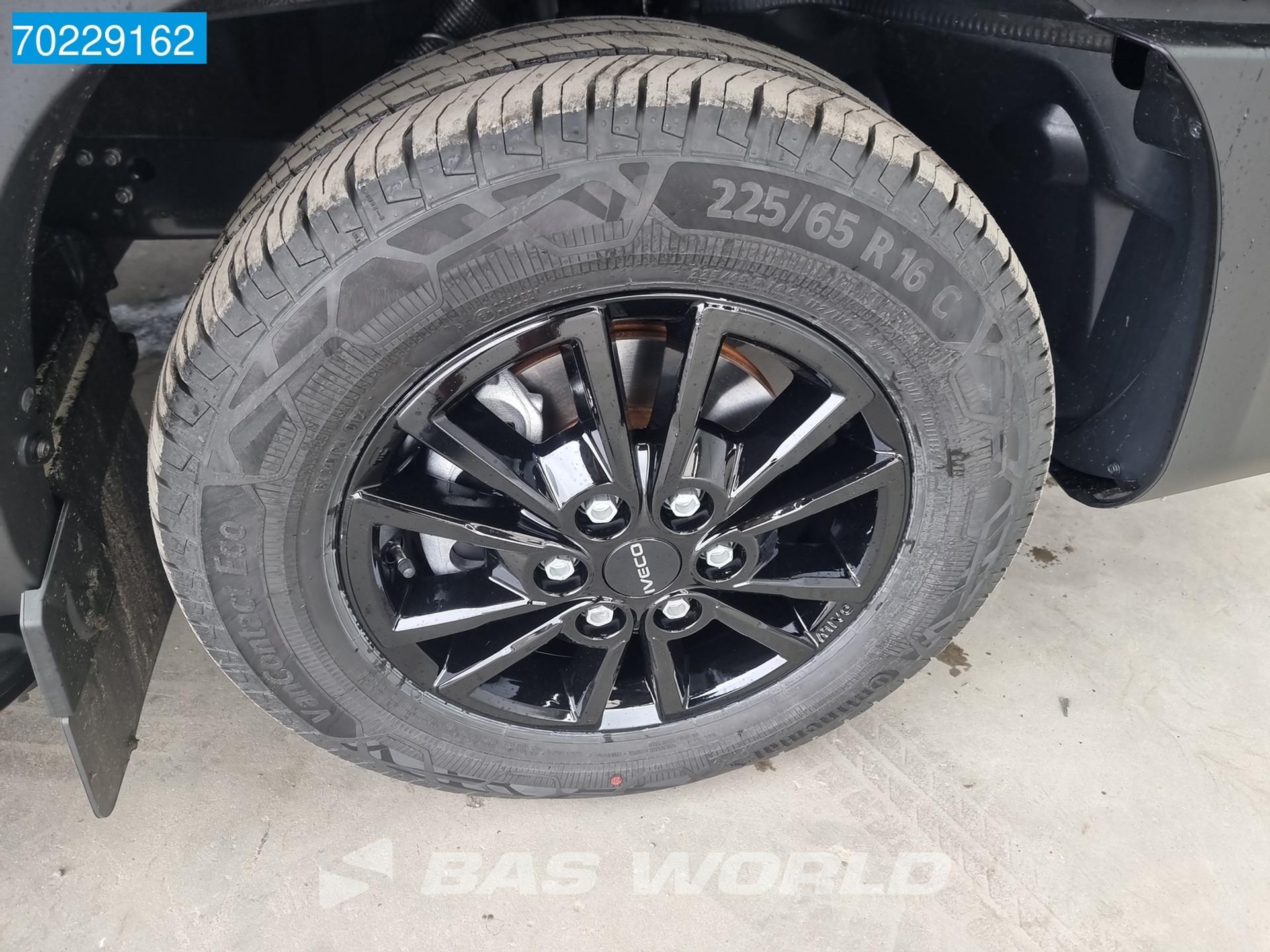 Foto 9 van Iveco 35S18 Automaat Black Edition Bullbar Sidesteps ACC LED Navi Camera 12m3 Airco