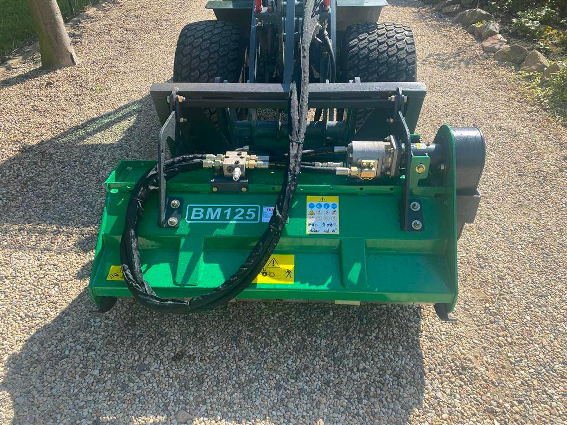 Foto 1 van NIEUWE Hydraulische Klepelmaaier BM125 voor Mini Shovel