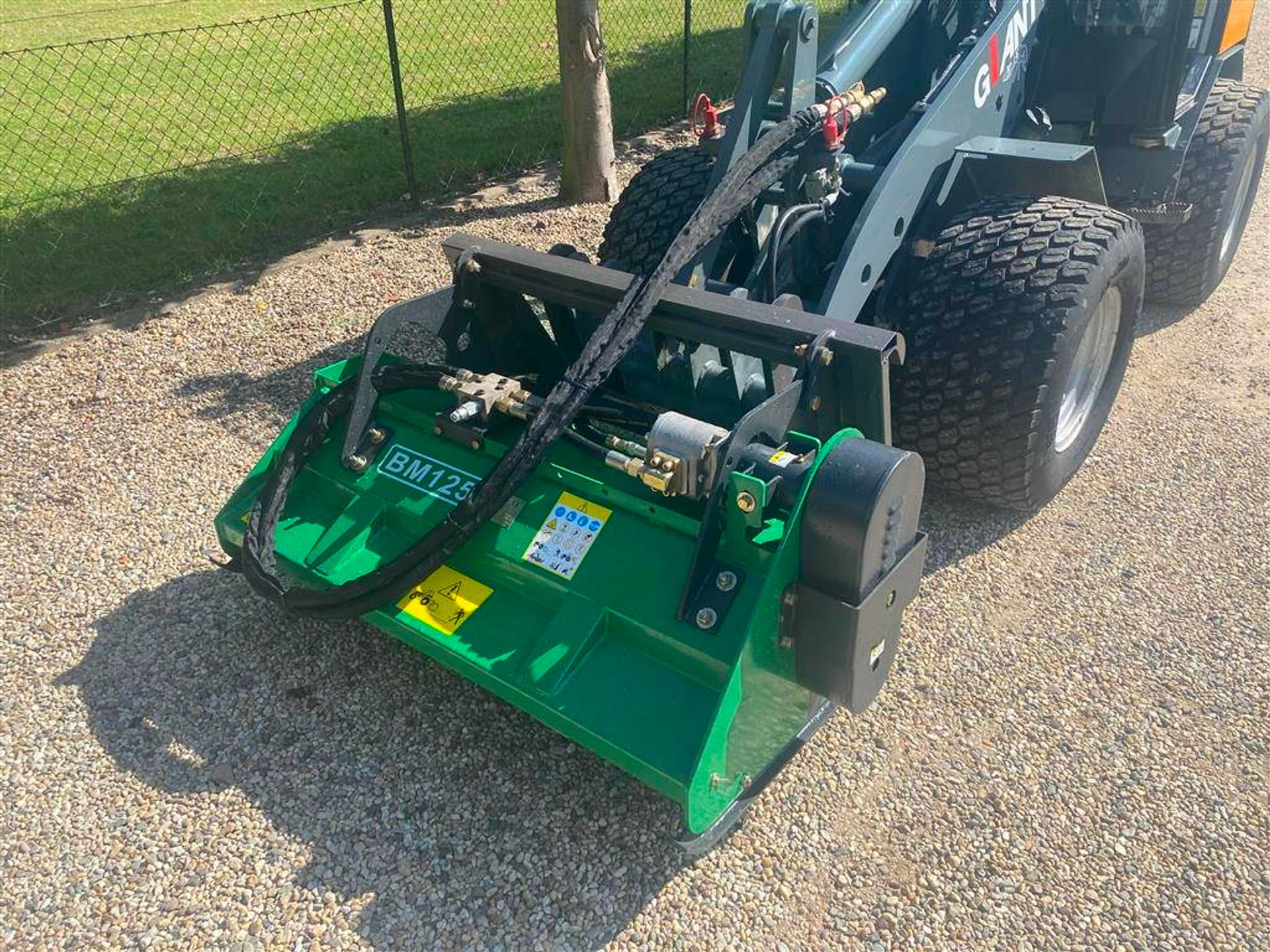 Foto 3 van NIEUWE Hydraulische Klepelmaaier BM125 voor Mini Shovel