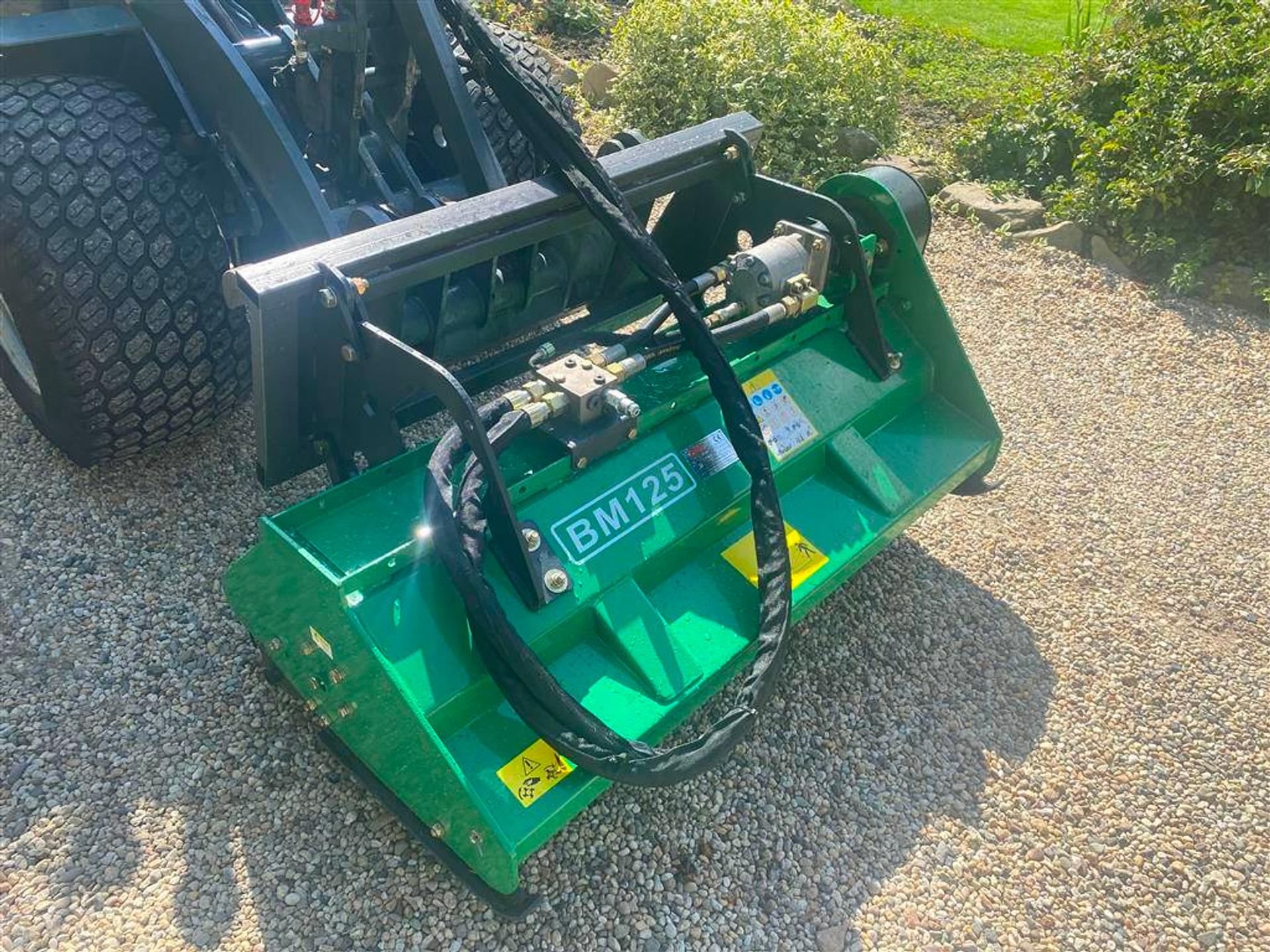Foto 4 van NIEUWE Hydraulische Klepelmaaier BM125 voor Mini Shovel