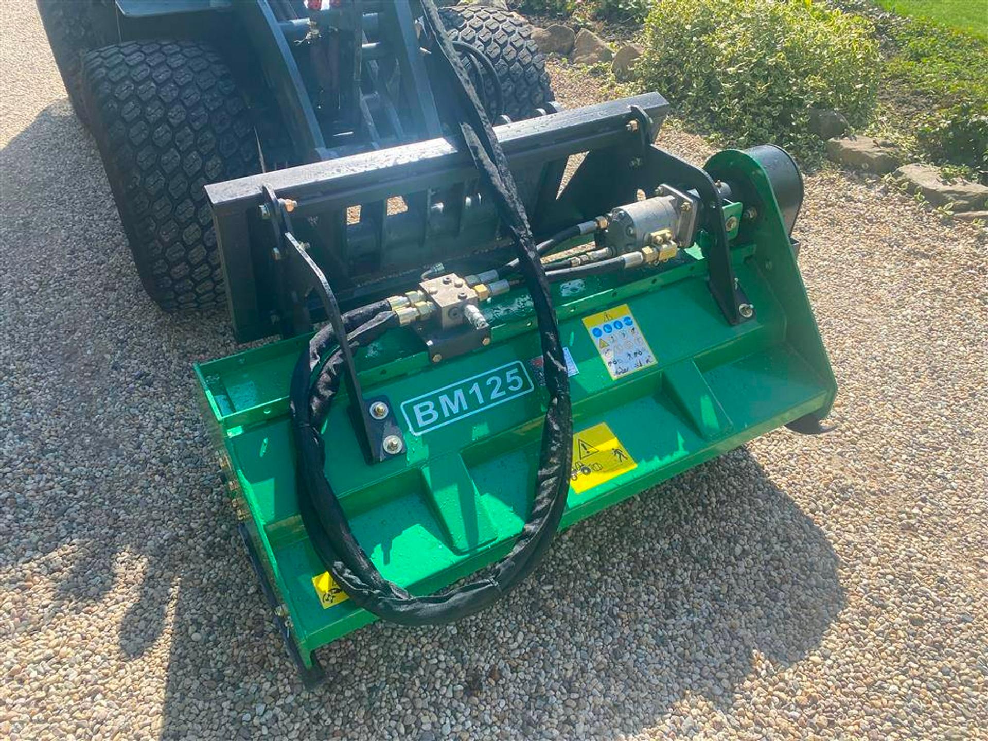 Foto 6 van NIEUWE Hydraulische Klepelmaaier BM125 voor Mini Shovel