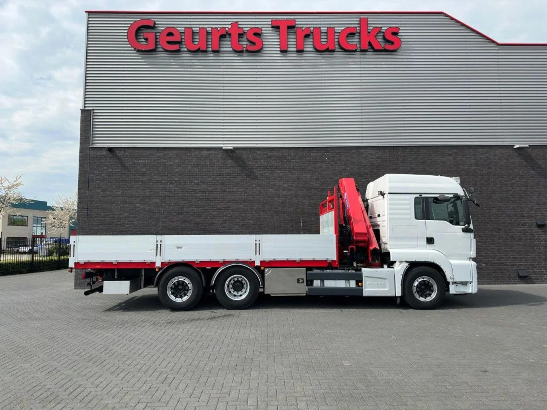 Foto 10 van MAN TGS 26.500 6X2 + HMF 2820-K6 KRAAN/KAN/CRANE/GRUA