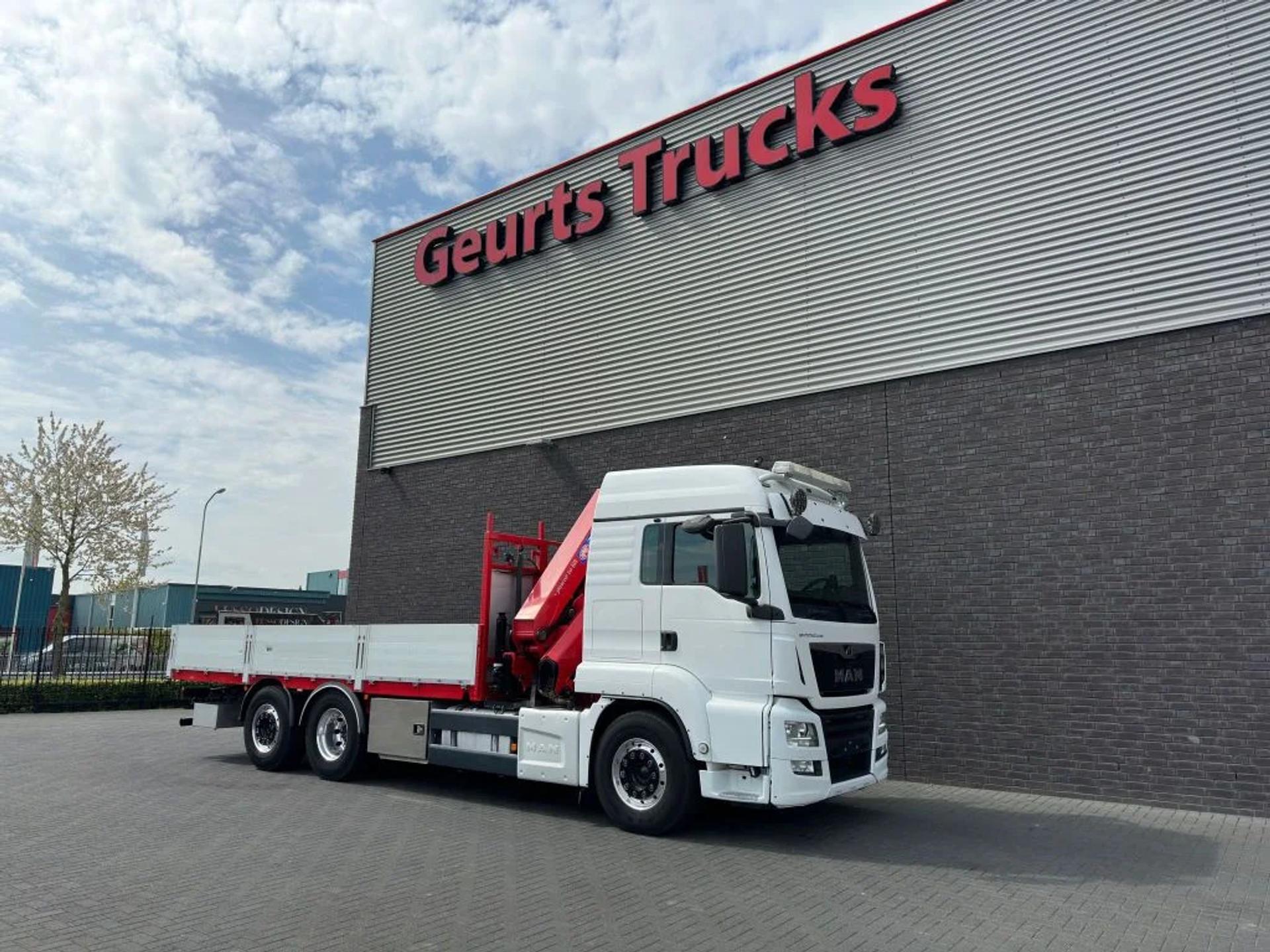 Foto 11 van MAN TGS 26.500 6X2 + HMF 2820-K6 KRAAN/KAN/CRANE/GRUA