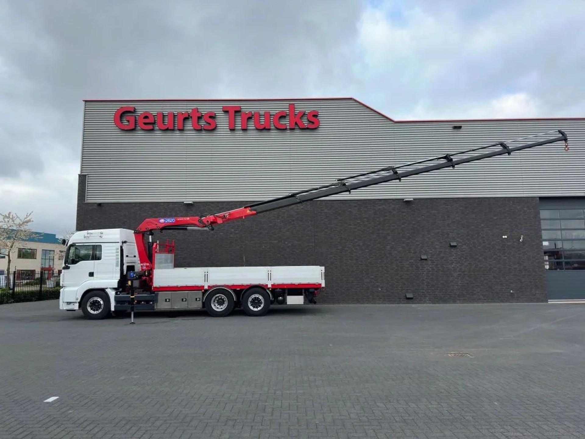 Foto 3 van MAN TGS 26.500 6X2 + HMF 2820-K6 KRAAN/KAN/CRANE/GRUA