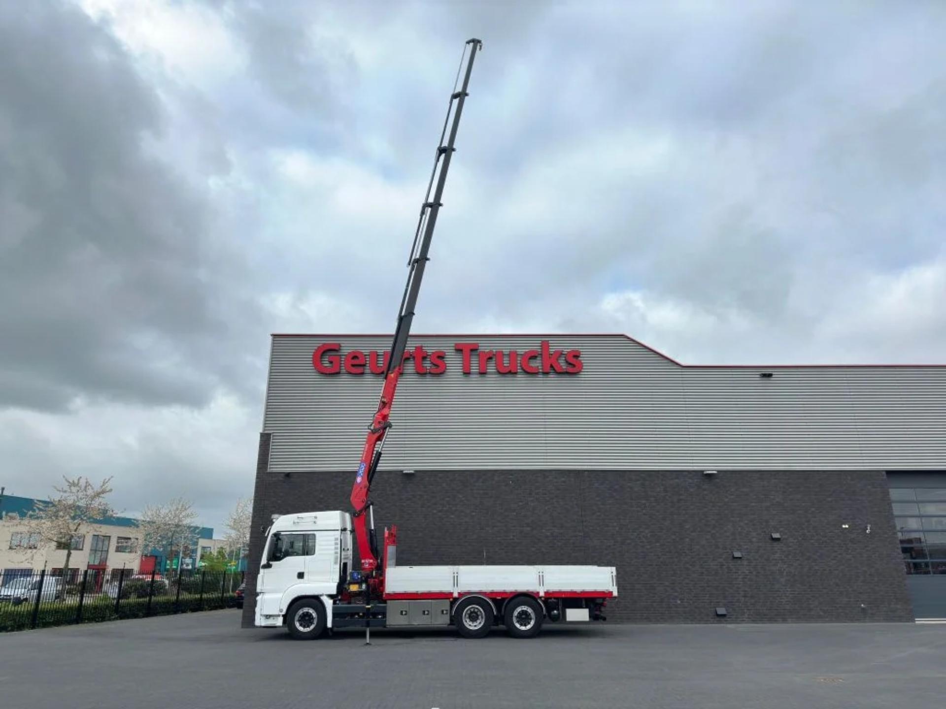 Foto 5 van MAN TGS 26.500 6X2 + HMF 2820-K6 KRAAN/KAN/CRANE/GRUA
