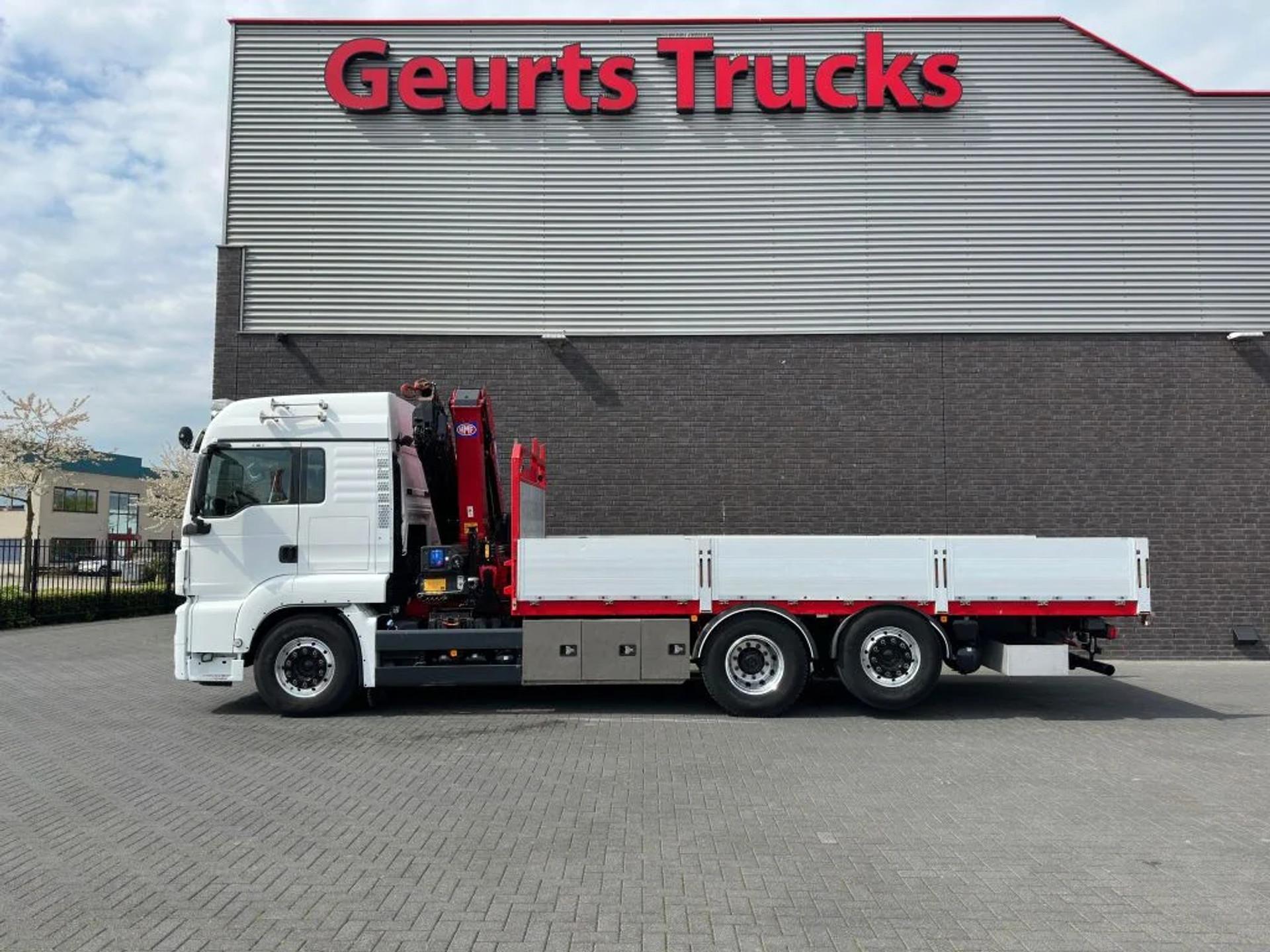 Foto 6 van MAN TGS 26.500 6X2 + HMF 2820-K6 KRAAN/KAN/CRANE/GRUA