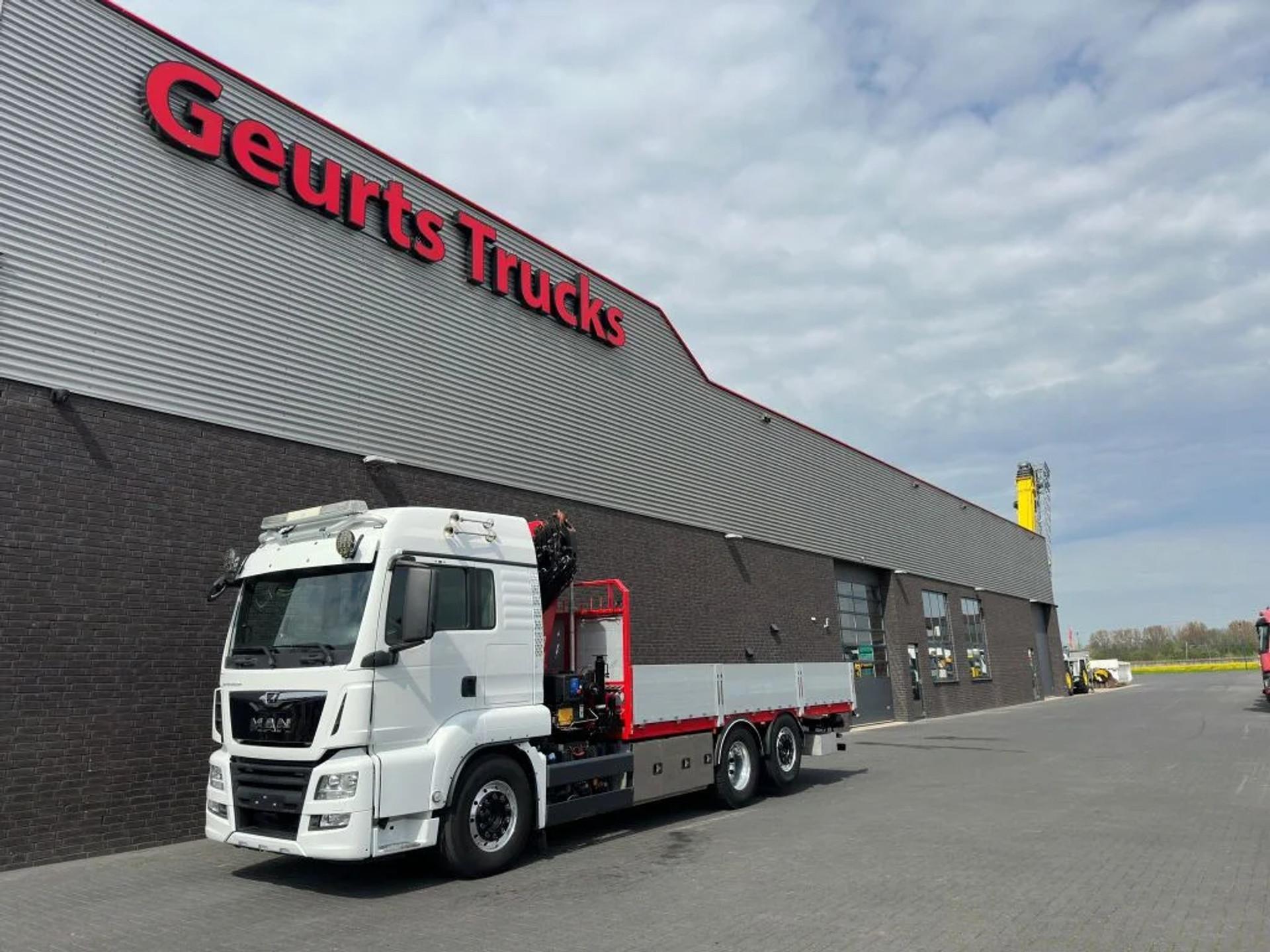 Foto 7 van MAN TGS 26.500 6X2 + HMF 2820-K6 KRAAN/KAN/CRANE/GRUA