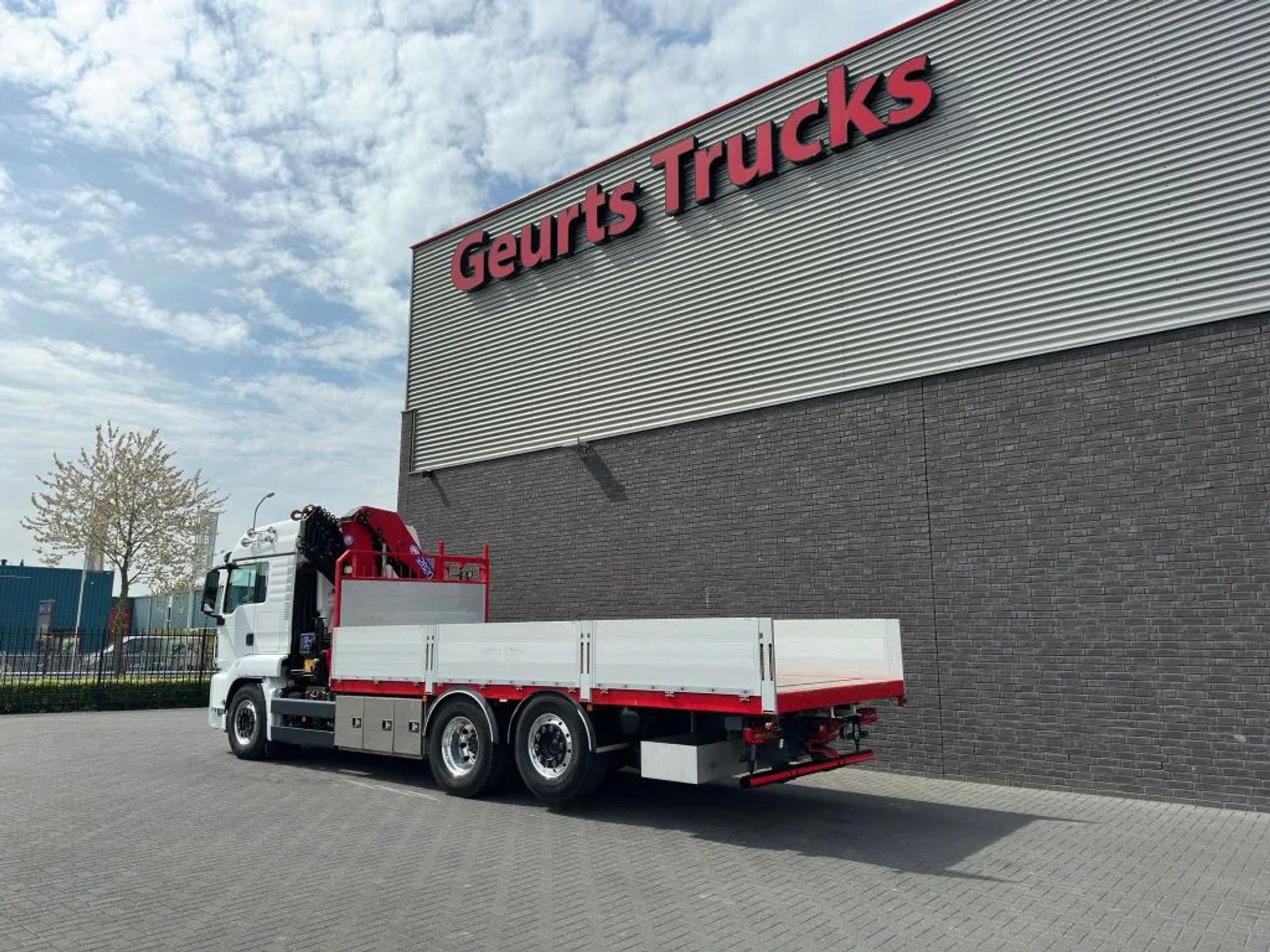 Foto 8 van MAN TGS 26.500 6X2 + HMF 2820-K6 KRAAN/KAN/CRANE/GRUA