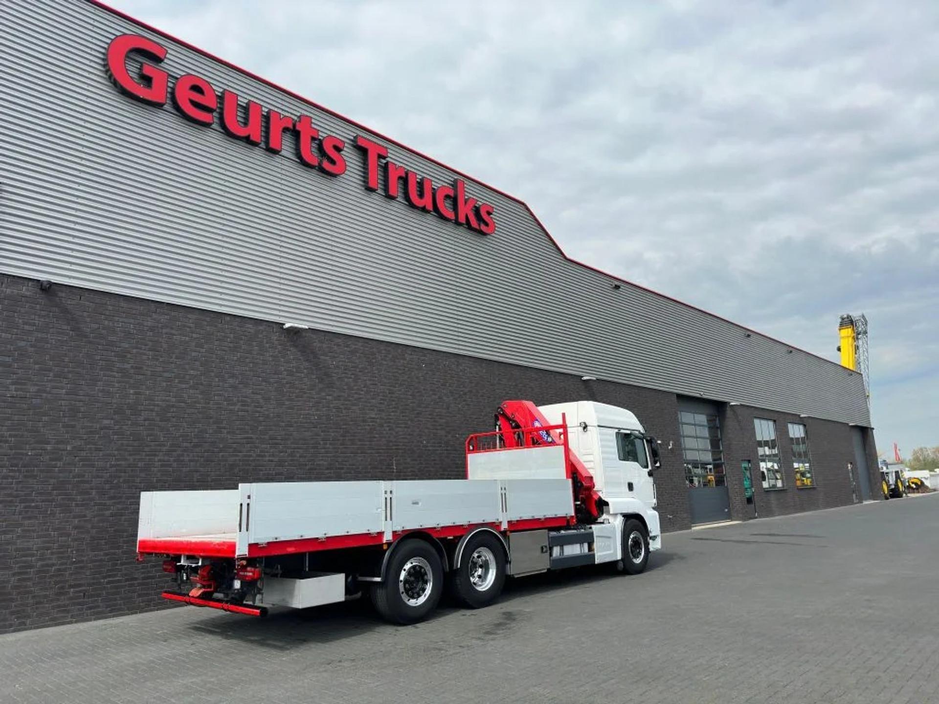 Foto 9 van MAN TGS 26.500 6X2 + HMF 2820-K6 KRAAN/KAN/CRANE/GRUA