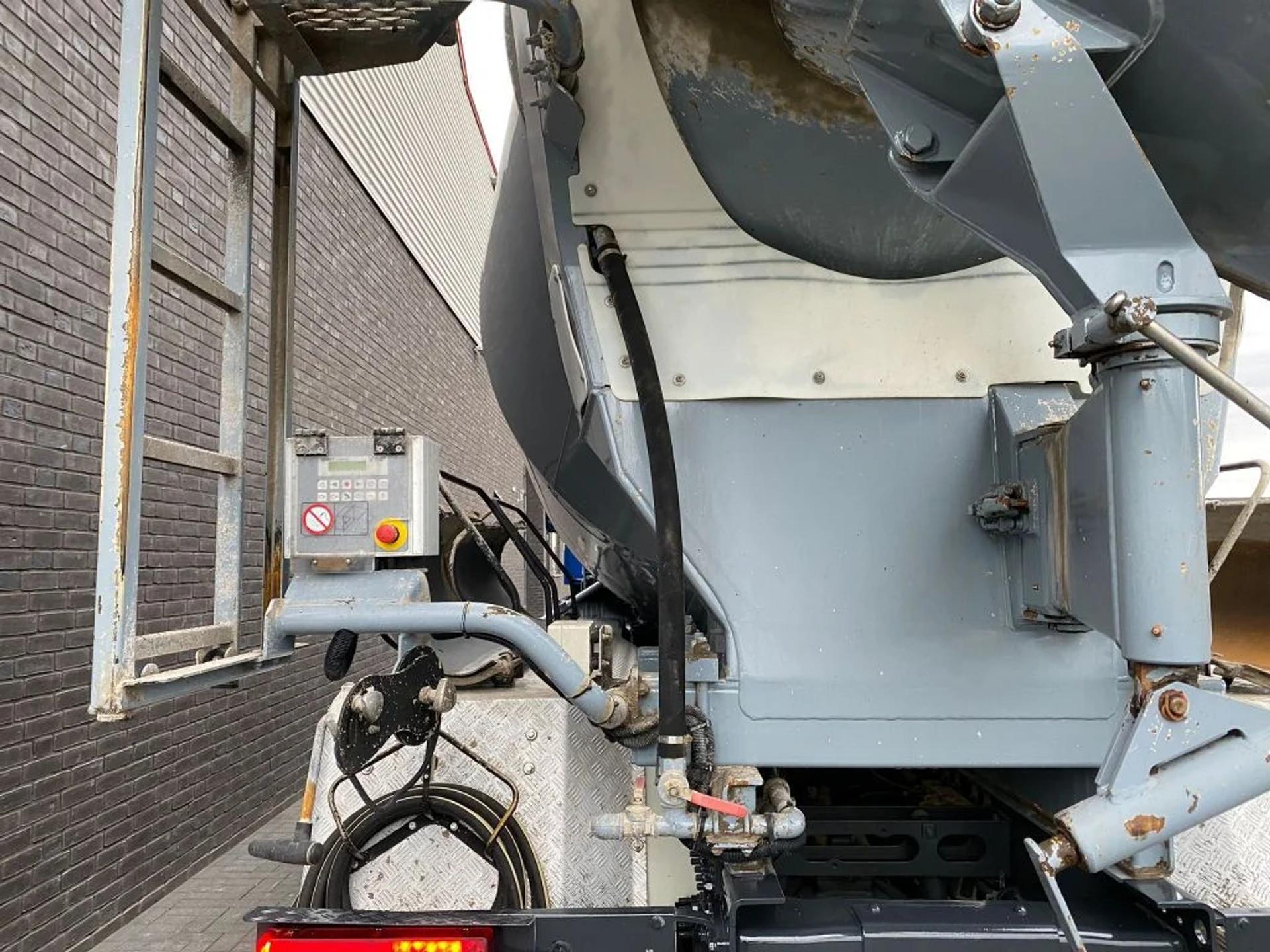 Foto 12 van Scania P410 8X4 9 M3 CONCRETE MIXER/MISCHER/MIXER