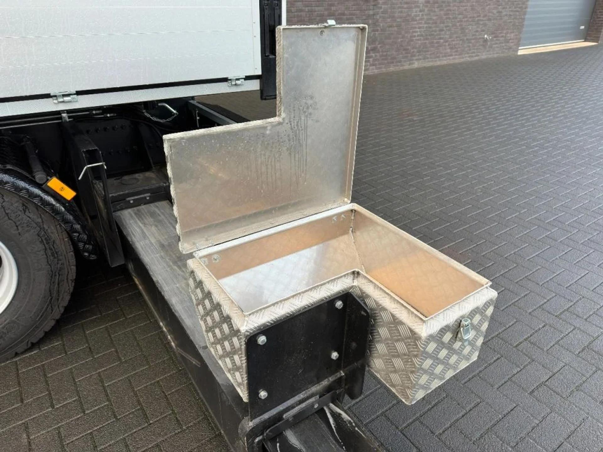 Foto 46 van Mercedes-Benz Arocs 3251 8X4 TREKKER-BAKWAGEN COMBI + PALFINGER PK 135.002 G TEC7 + JIB PJ190 E DPS-C NEW/KRAAN/KRAN/CRANE/GRUA