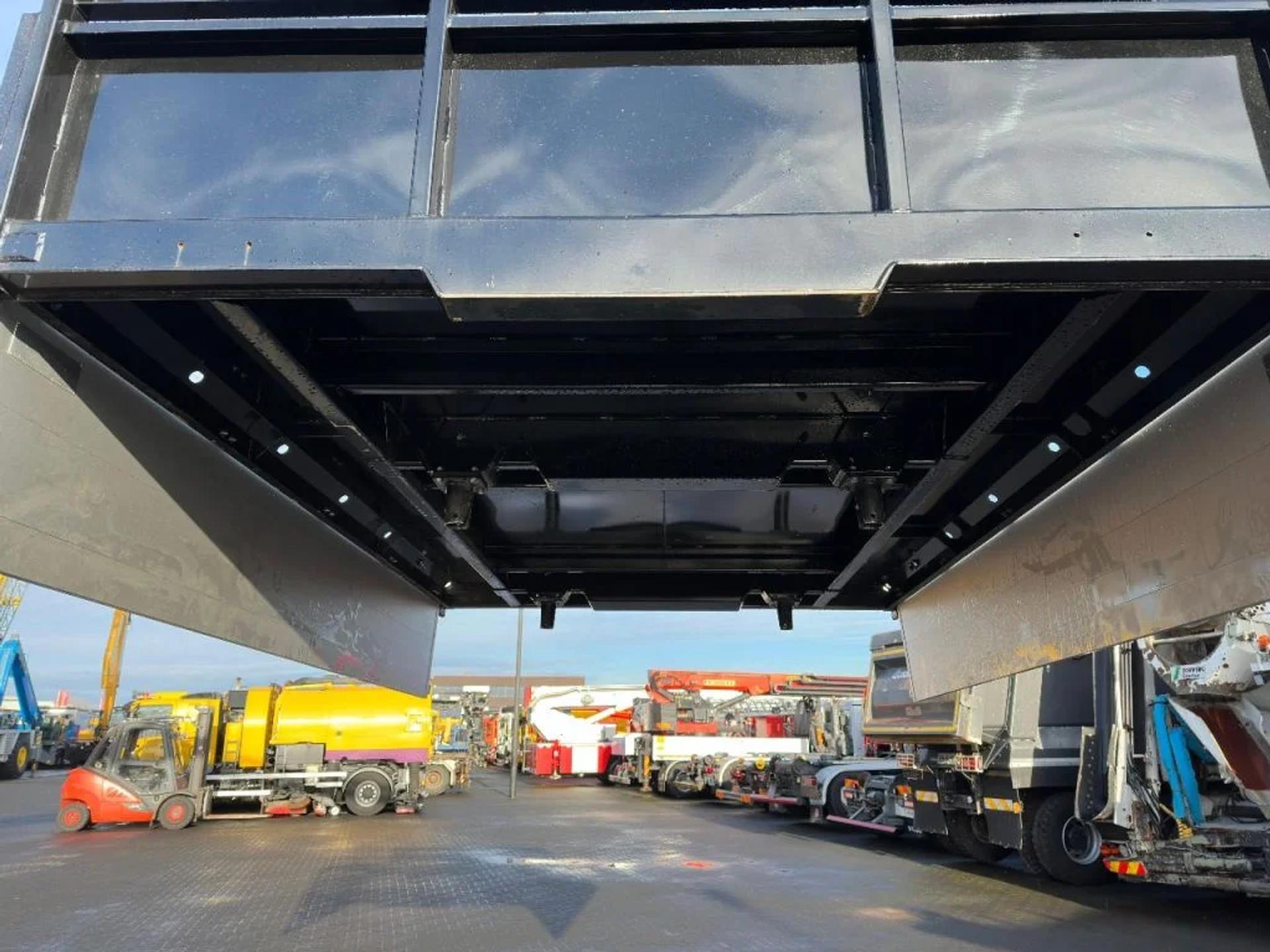 Foto 48 van Mercedes-Benz Arocs 3251 8X4 TREKKER-BAKWAGEN COMBI + PALFINGER PK 135.002 G TEC7 + JIB PJ190 E DPS-C NEW/KRAAN/KRAN/CRANE/GRUA