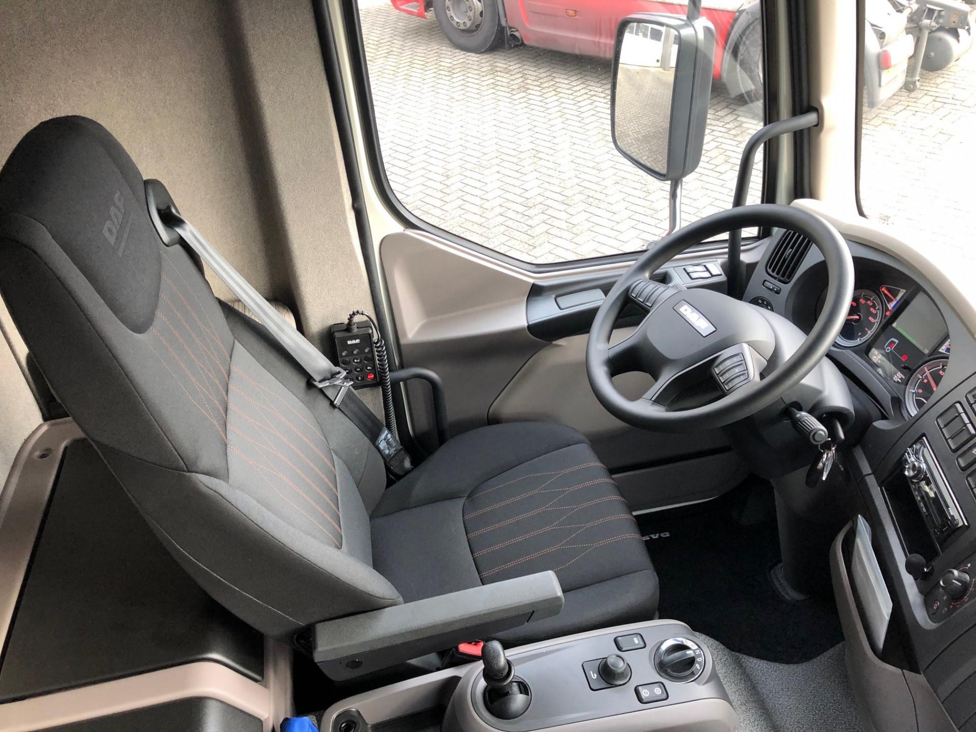 Foto 3 van DAF LF 210 FA